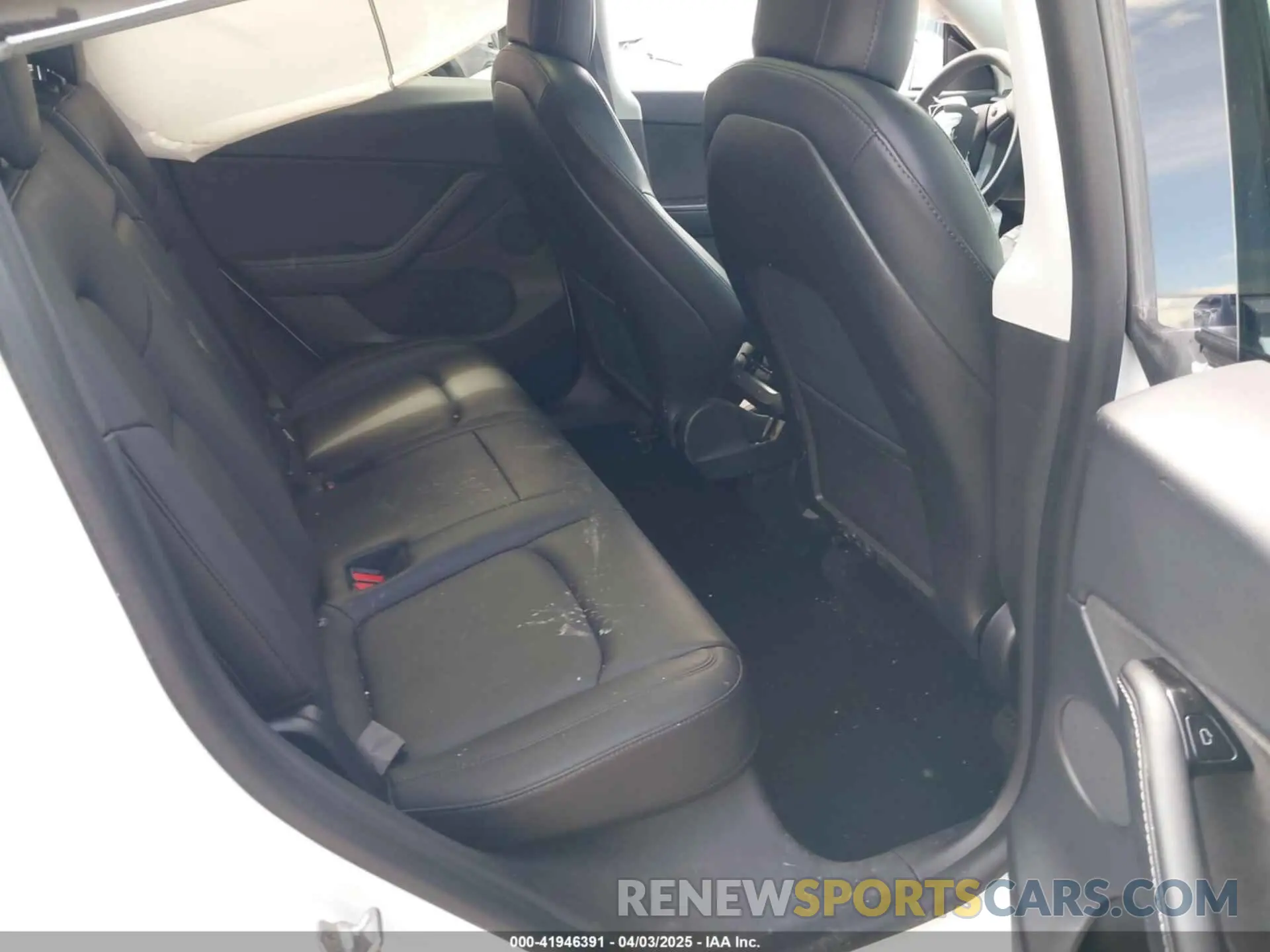 8 Photograph of a damaged car 5YJYGDEE4MF095289 TESLA MODEL Y 2021