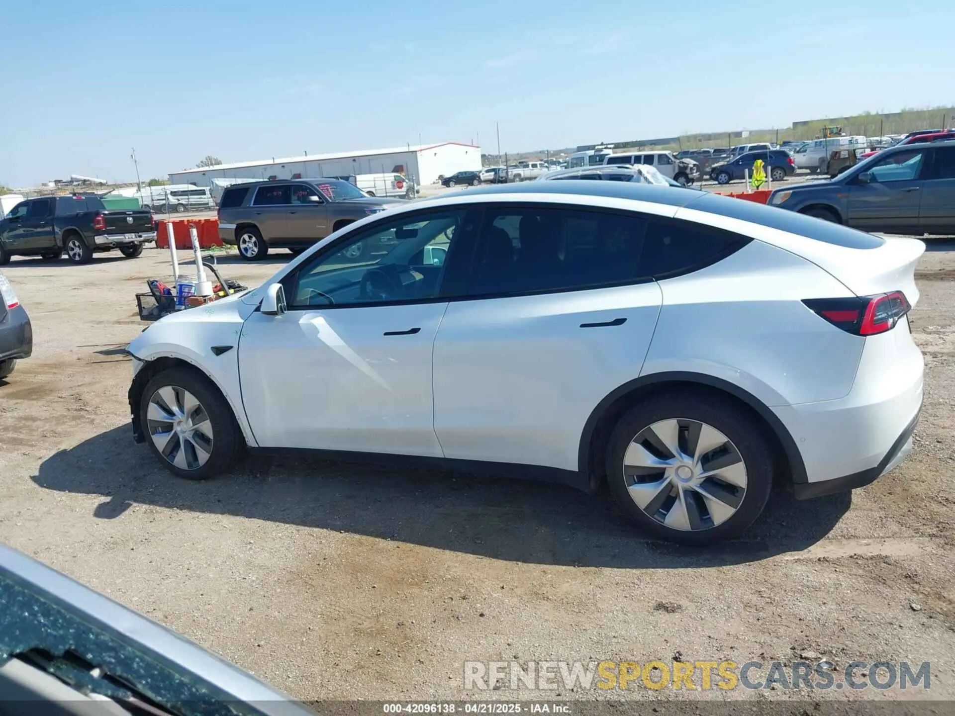 15 Photograph of a damaged car 5YJYGDEE4MF122362 TESLA MODEL Y 2021