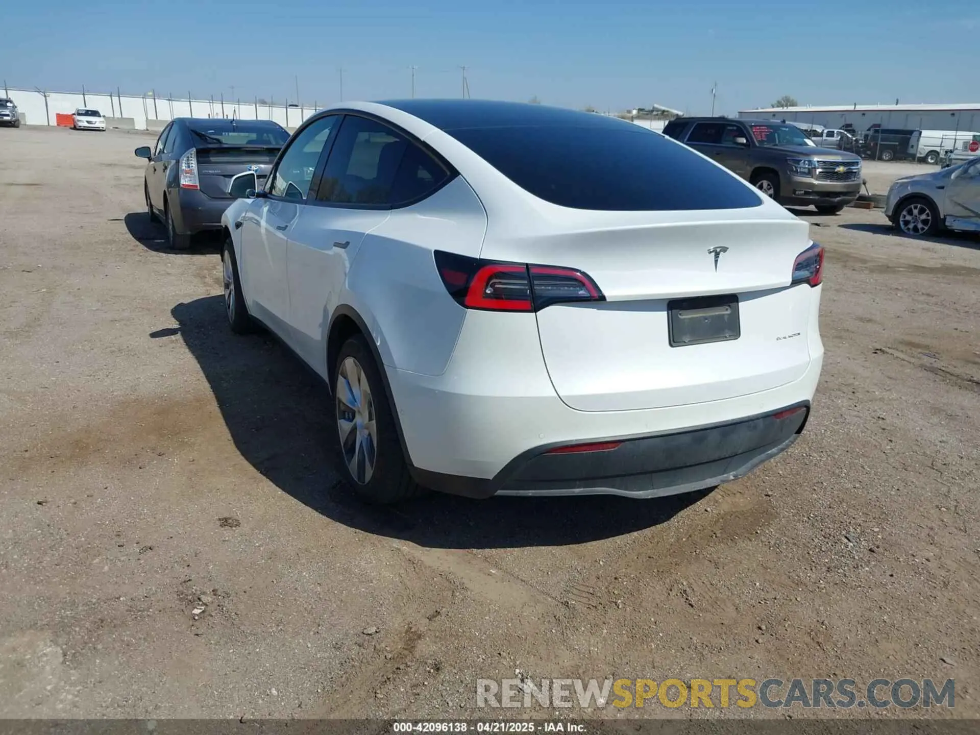 3 Photograph of a damaged car 5YJYGDEE4MF122362 TESLA MODEL Y 2021