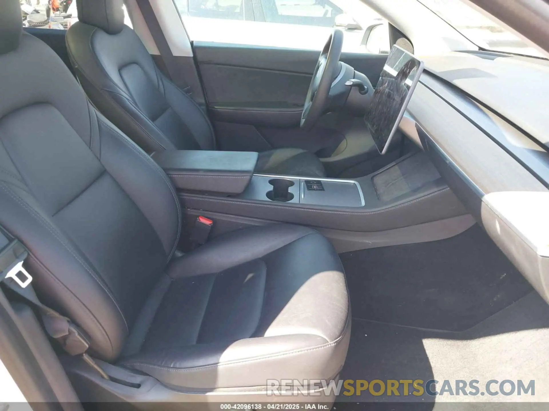 5 Photograph of a damaged car 5YJYGDEE4MF122362 TESLA MODEL Y 2021