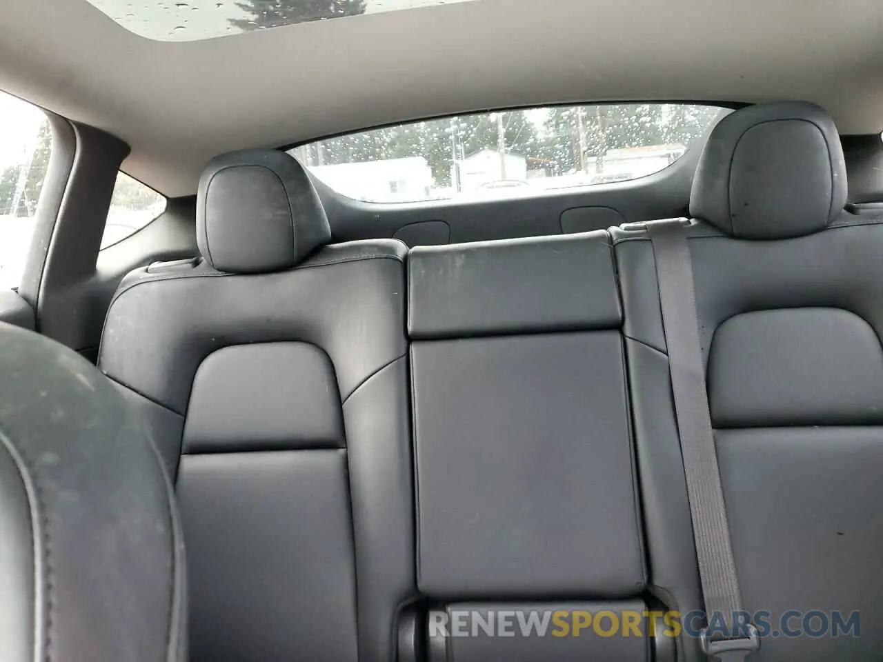 10 Photograph of a damaged car 5YJYGDEE4MF199460 TESLA MODEL Y 2021