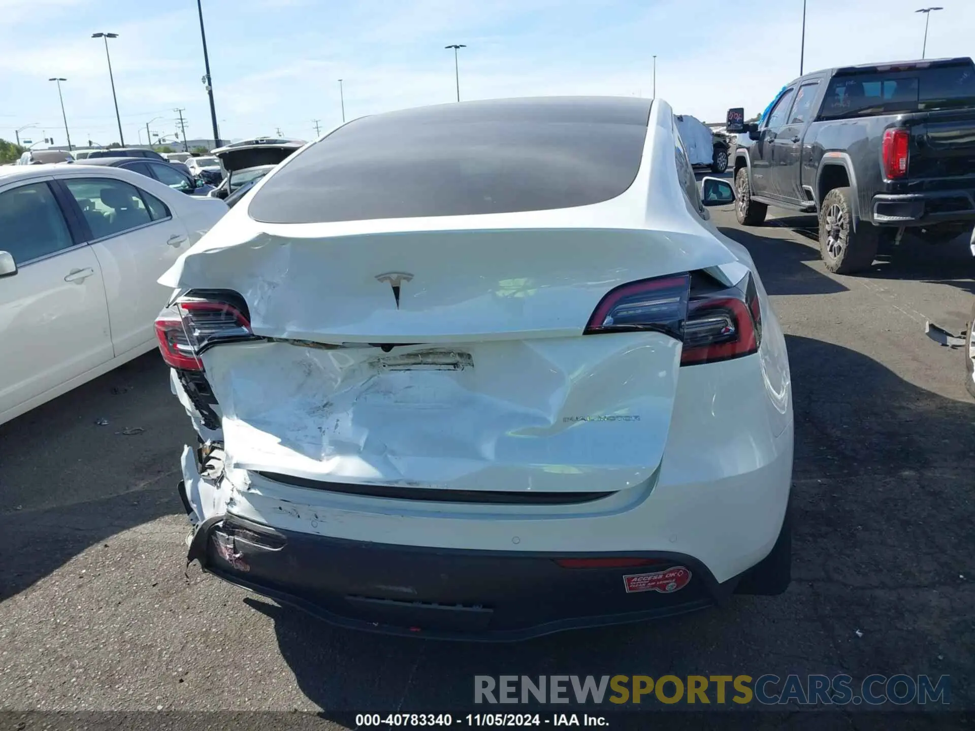 17 Photograph of a damaged car 5YJYGDEE4MF230027 TESLA MODEL Y 2021