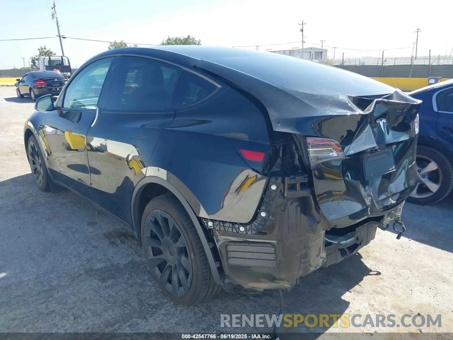 3 Фотография поврежденного автомобиля 5YJYGDEE4MF230965 TESLA MODEL Y 2021