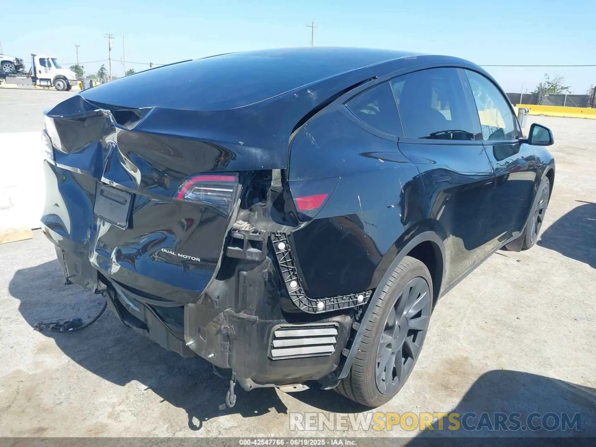 4 Фотография поврежденного автомобиля 5YJYGDEE4MF230965 TESLA MODEL Y 2021