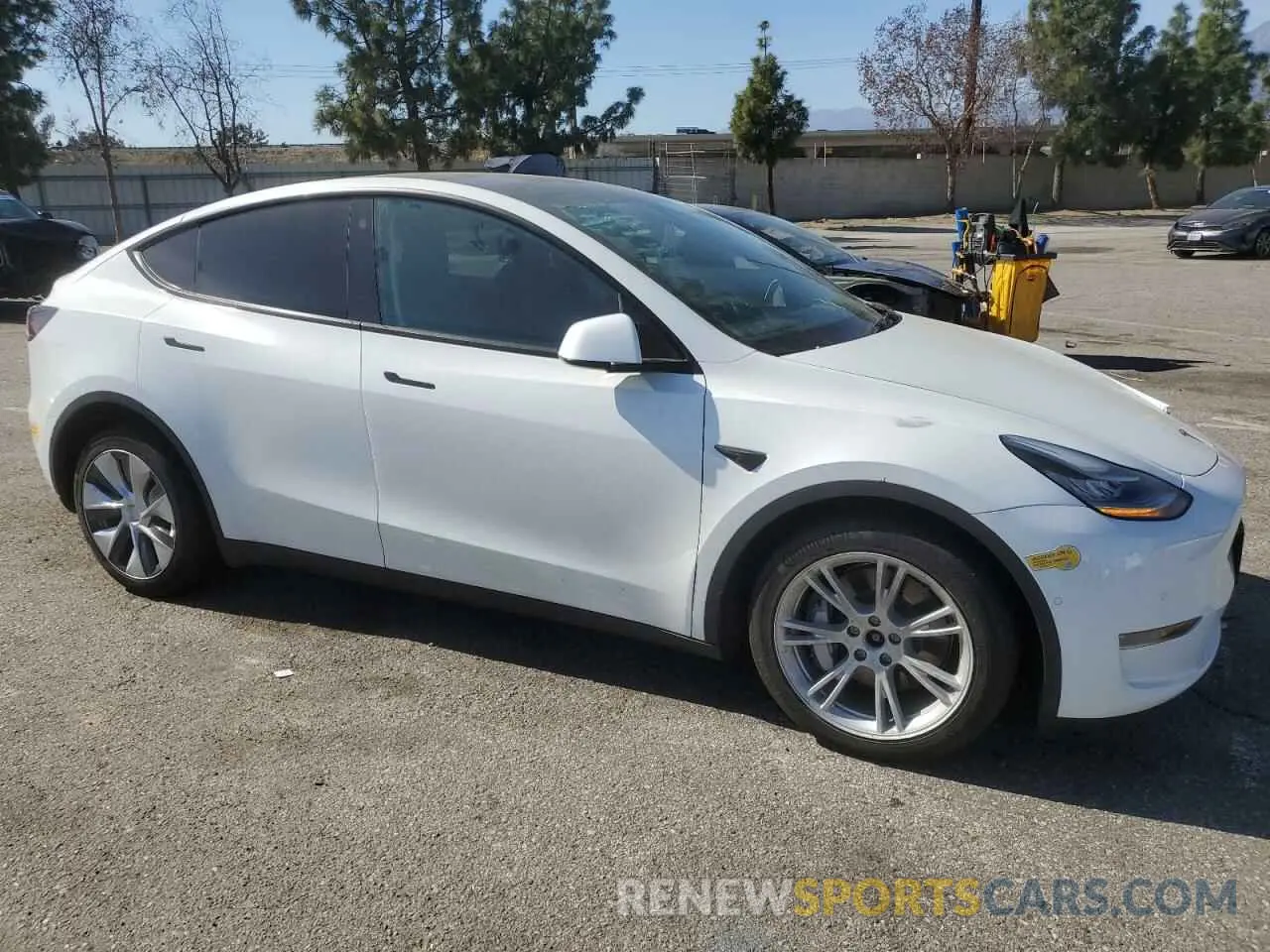 4 Photograph of a damaged car 5YJYGDEE4MF284783 TESLA MODEL Y 2021