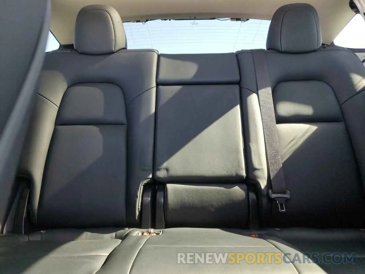 10 Photograph of a damaged car 5YJYGDEE5MF064021 TESLA MODEL Y 2021