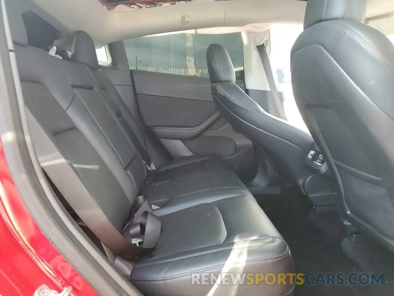 10 Photograph of a damaged car 5YJYGDEE5MF066612 TESLA MODEL Y 2021