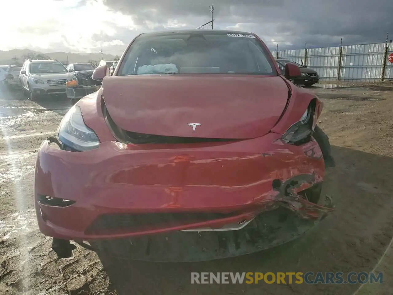 5 Photograph of a damaged car 5YJYGDEE5MF066612 TESLA MODEL Y 2021
