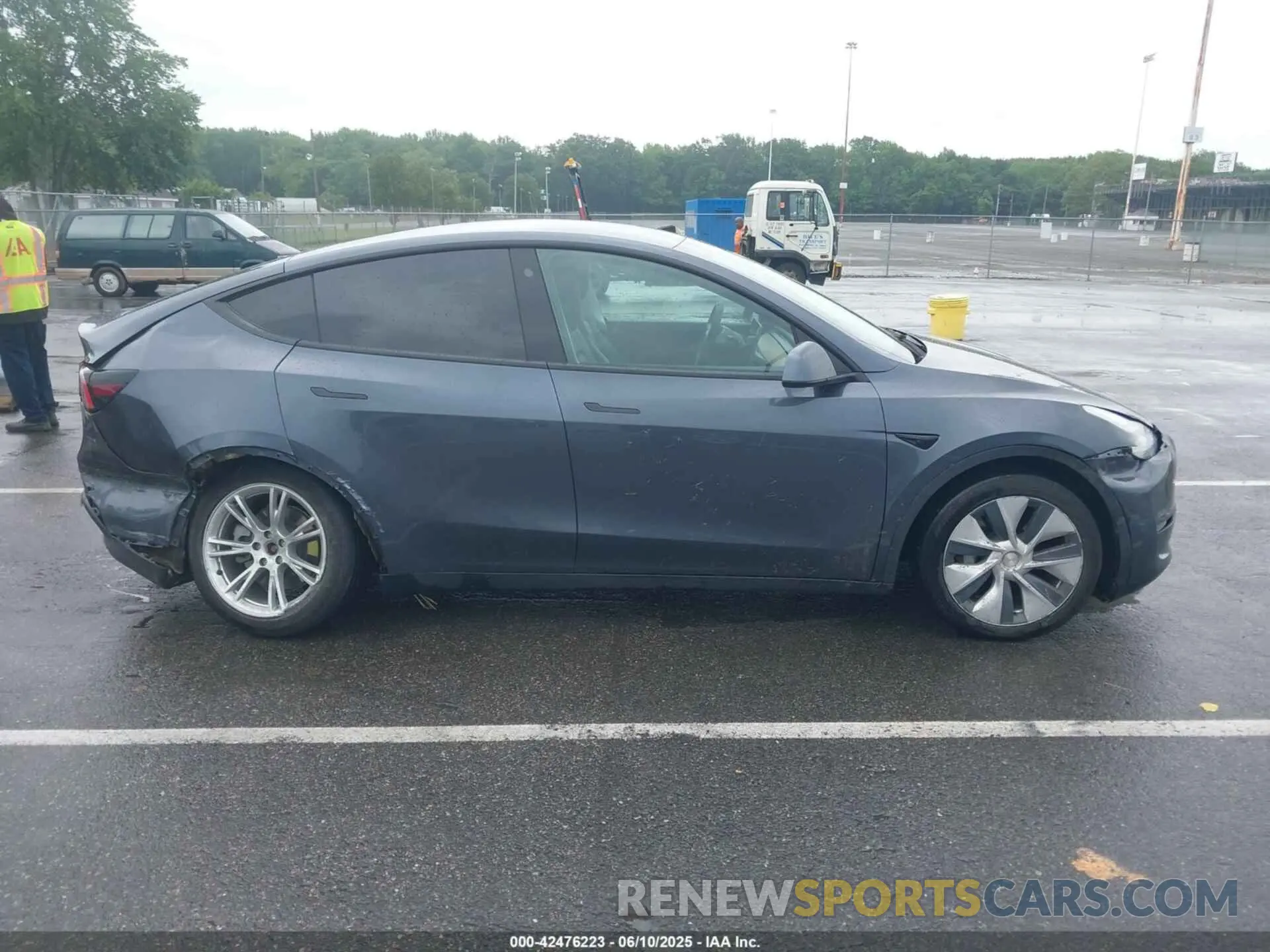 13 Photograph of a damaged car 5YJYGDEE5MF069798 TESLA MODEL Y 2021