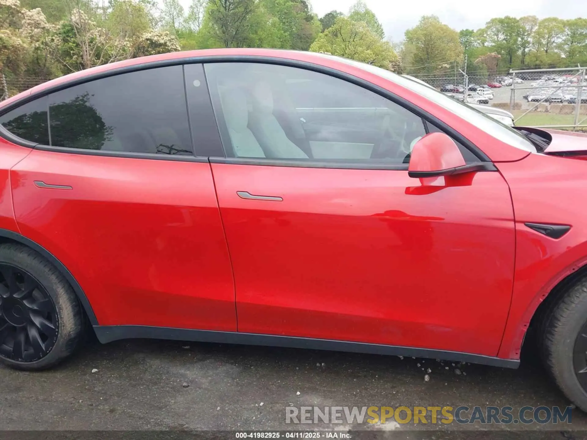 13 Photograph of a damaged car 5YJYGDEE5MF085032 TESLA MODEL Y 2021