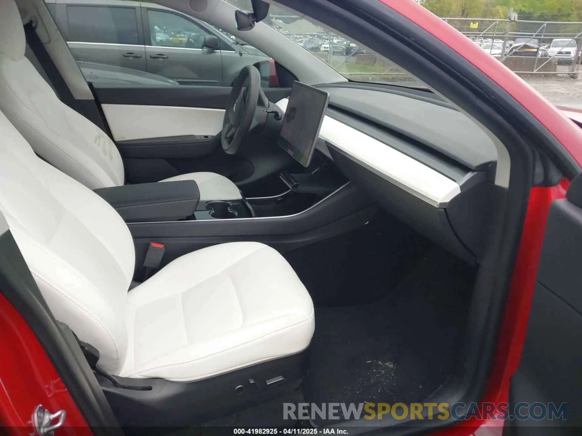 5 Photograph of a damaged car 5YJYGDEE5MF085032 TESLA MODEL Y 2021