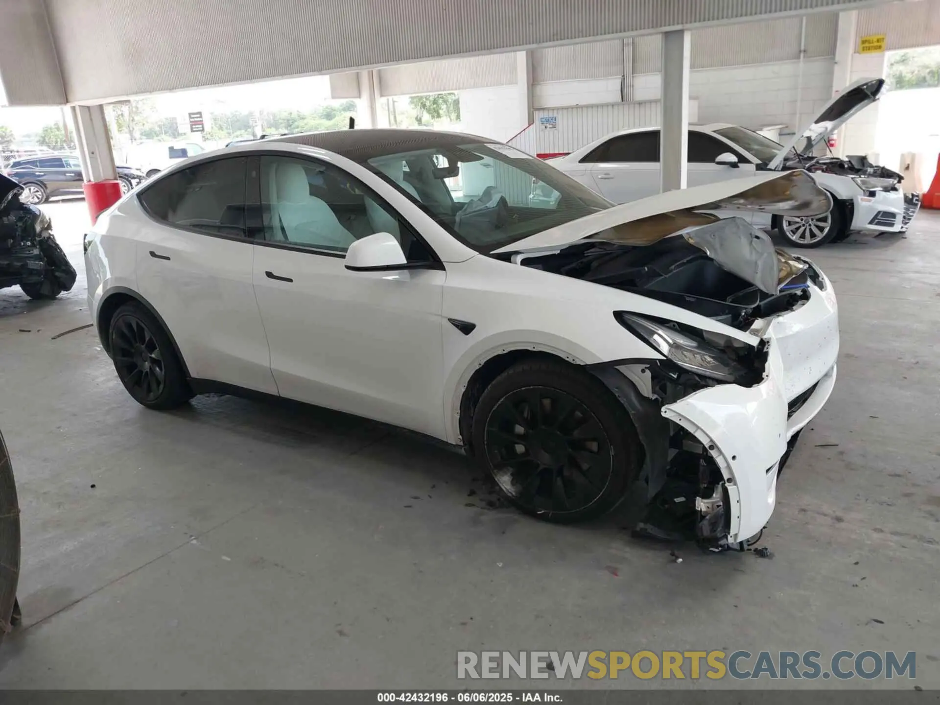 1 Photograph of a damaged car 5YJYGDEE5MF119695 TESLA MODEL Y 2021