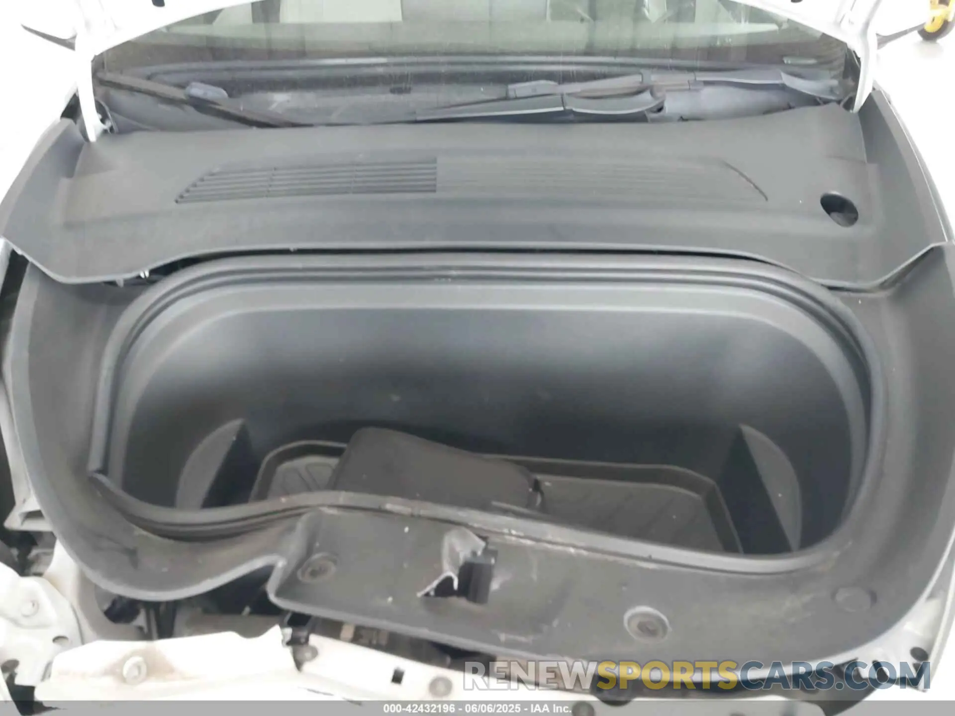 10 Photograph of a damaged car 5YJYGDEE5MF119695 TESLA MODEL Y 2021