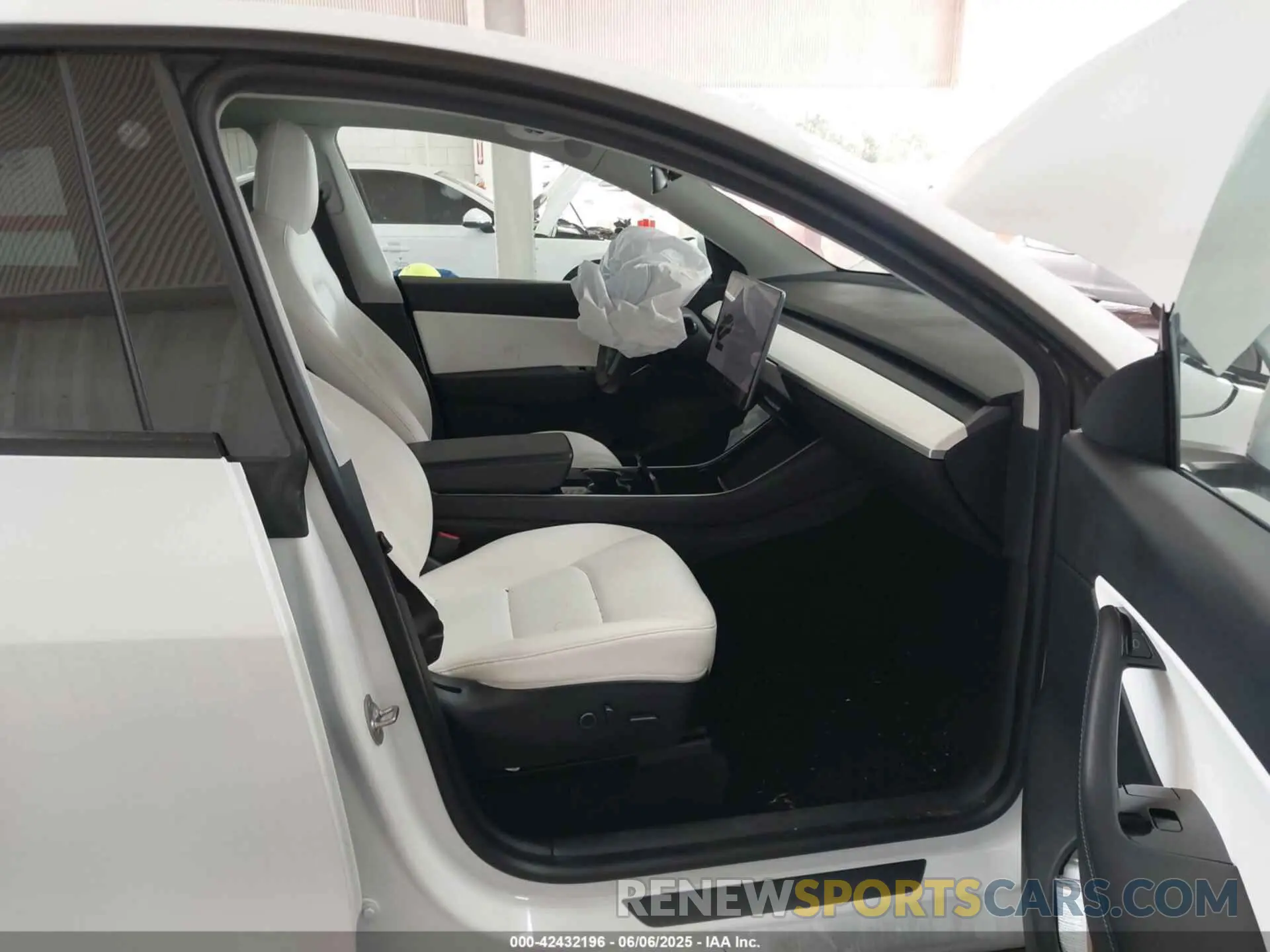 5 Photograph of a damaged car 5YJYGDEE5MF119695 TESLA MODEL Y 2021