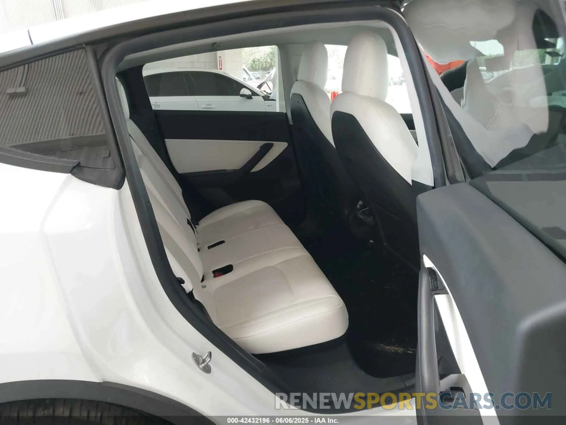 8 Photograph of a damaged car 5YJYGDEE5MF119695 TESLA MODEL Y 2021