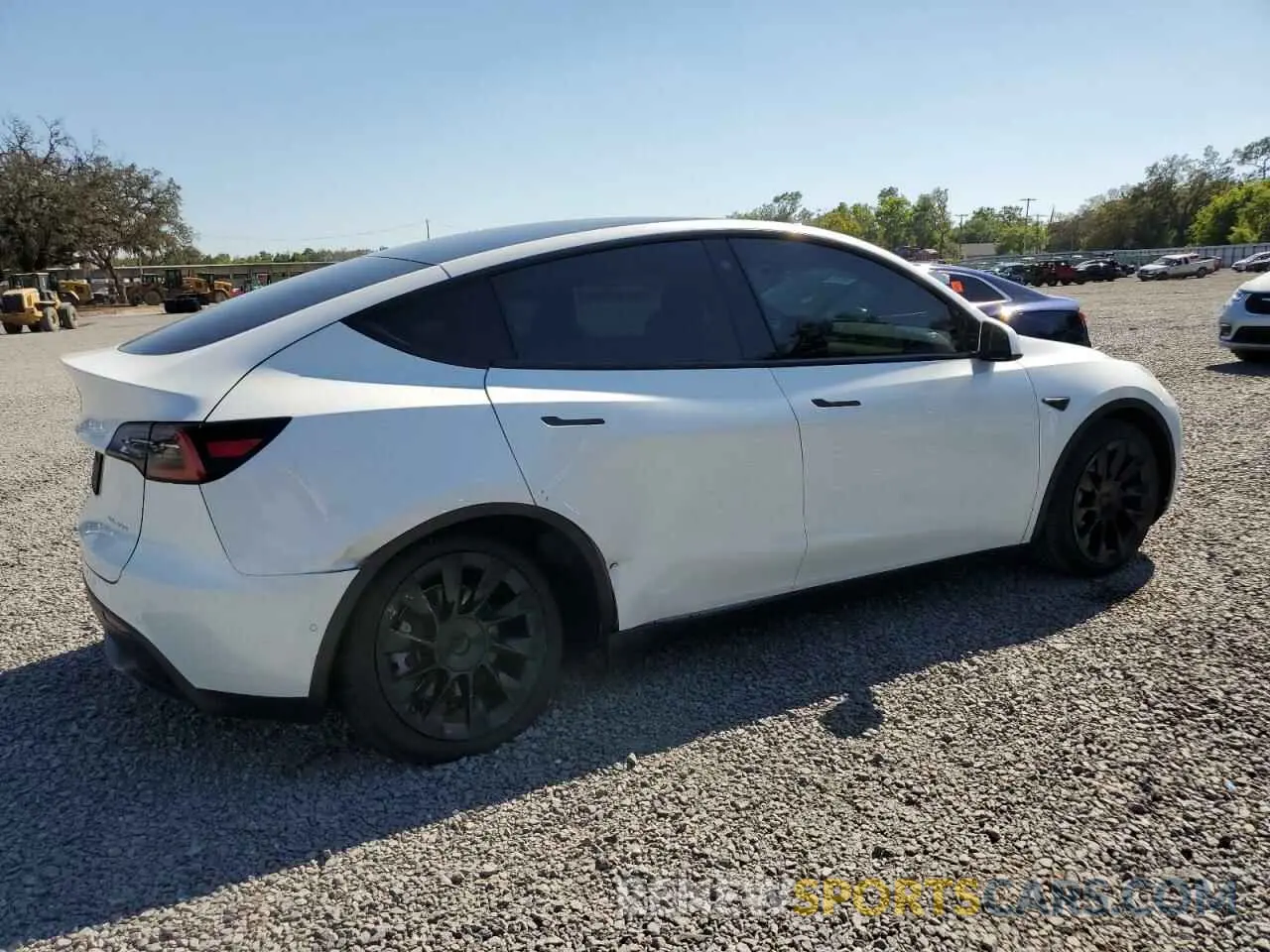 3 Photograph of a damaged car 5YJYGDEE5MF141440 TESLA MODEL Y 2021