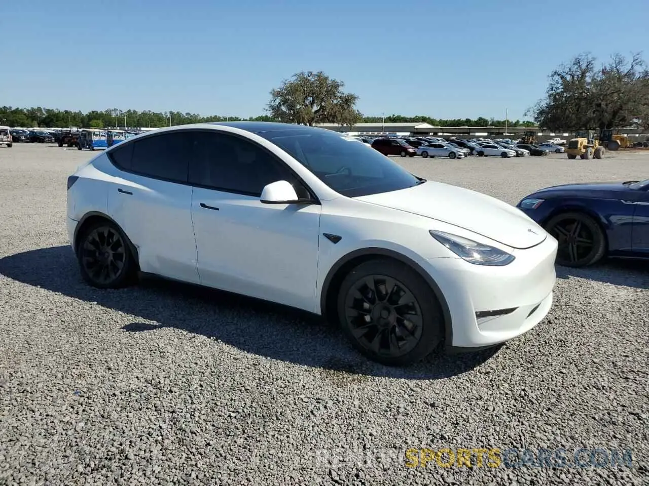 4 Photograph of a damaged car 5YJYGDEE5MF141440 TESLA MODEL Y 2021