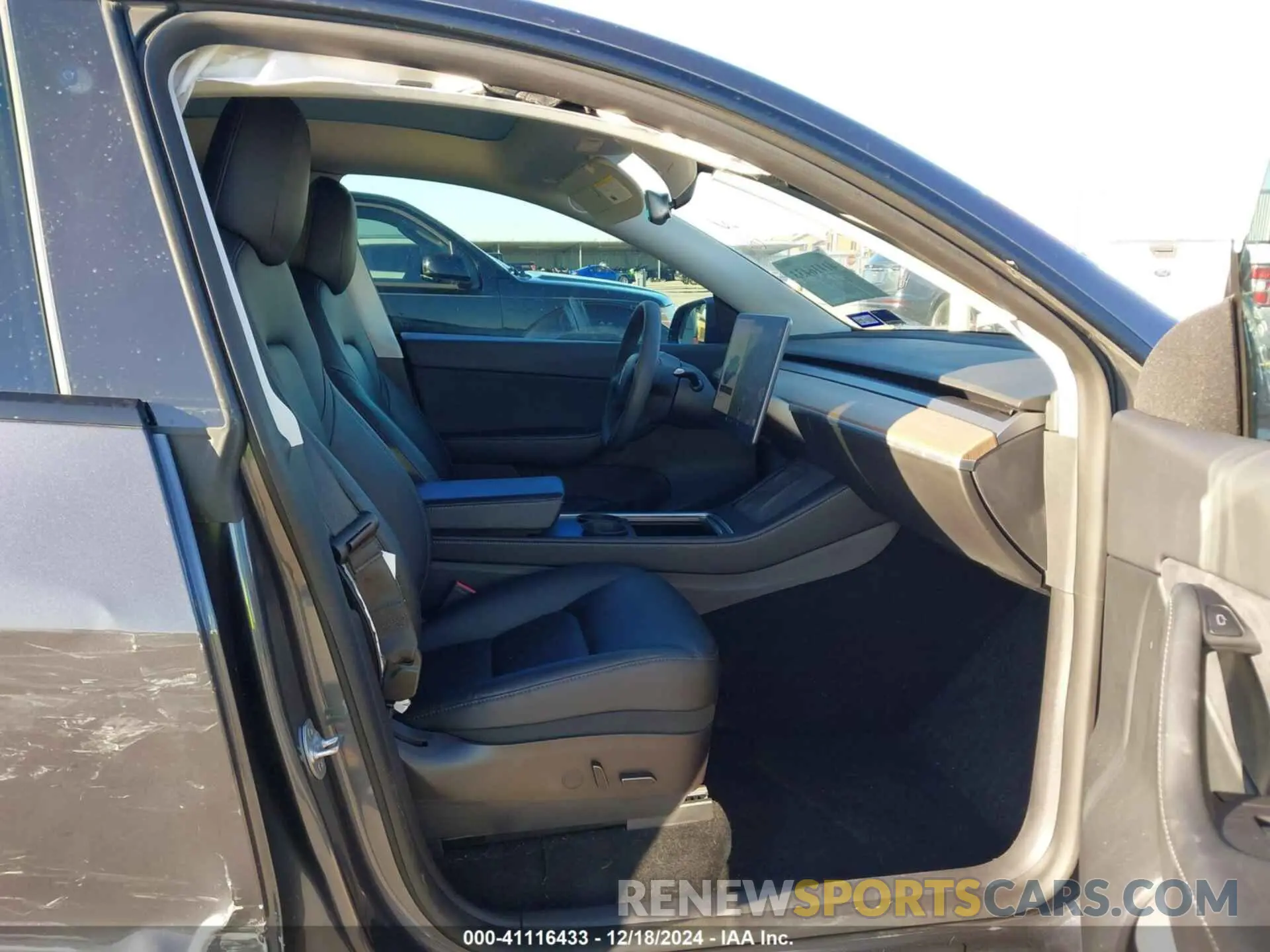5 Photograph of a damaged car 5YJYGDEE5MF190153 TESLA MODEL Y 2021