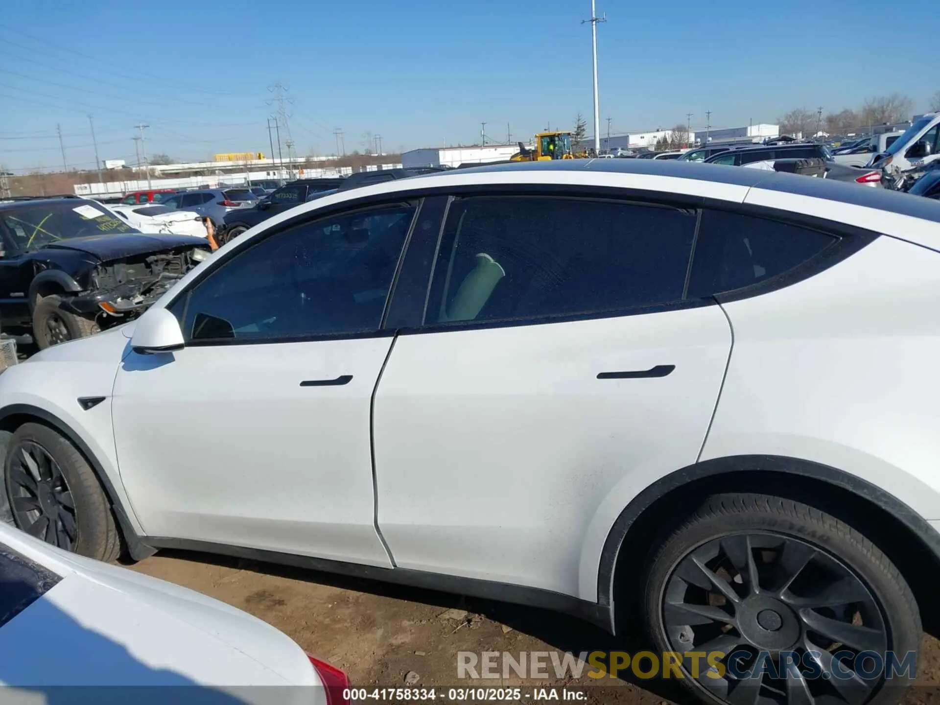 14 Photograph of a damaged car 5YJYGDEE5MF203175 TESLA MODEL Y 2021