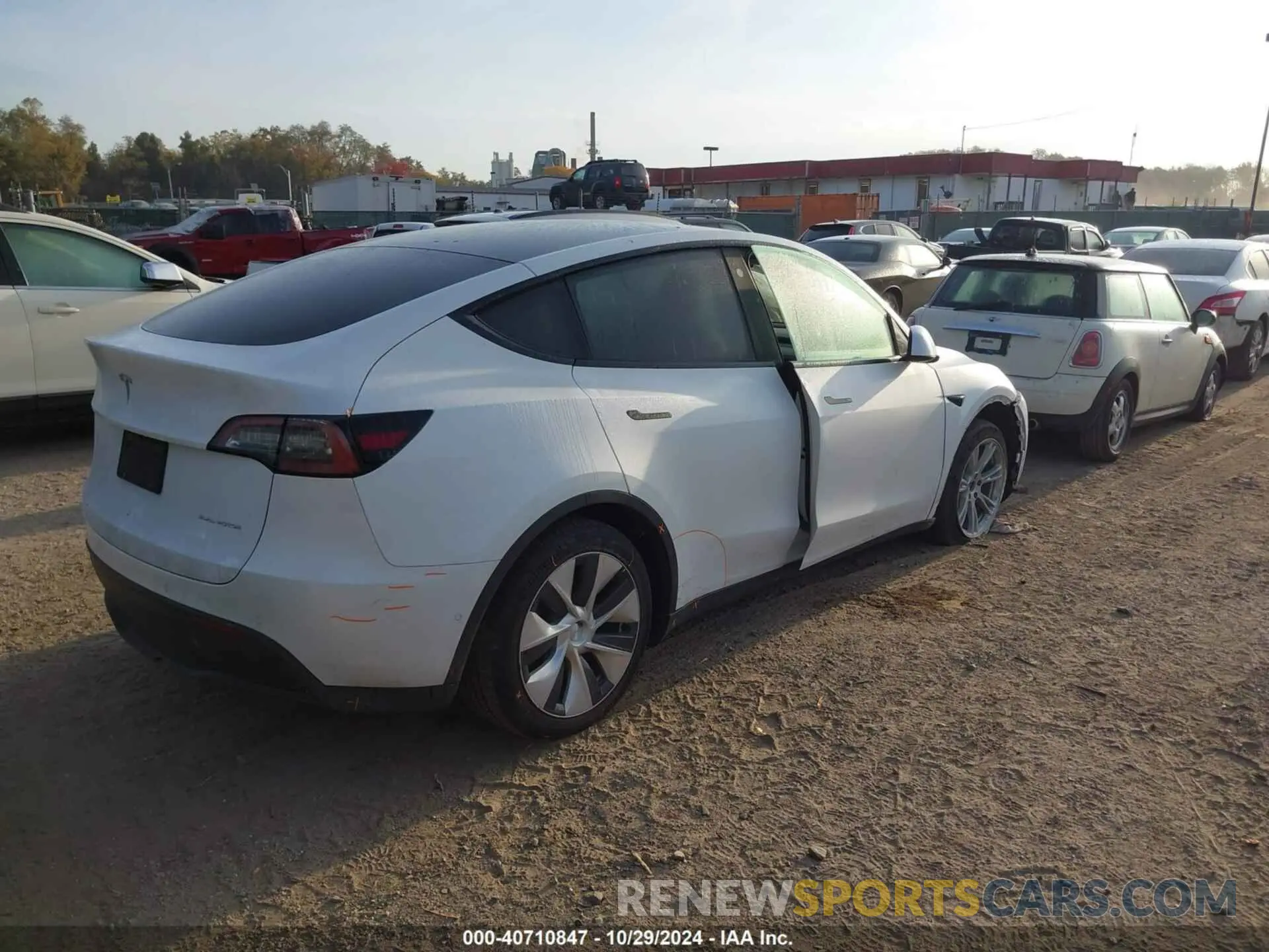 4 Photograph of a damaged car 5YJYGDEE5MF204407 TESLA MODEL Y 2021