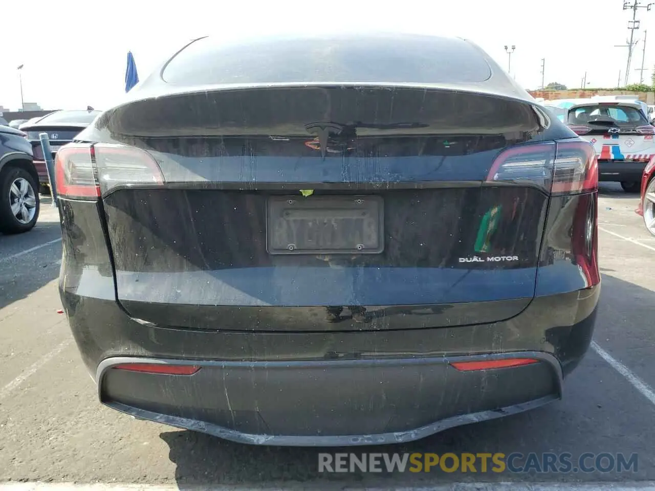 6 Photograph of a damaged car 5YJYGDEE5MF282363 TESLA MODEL Y 2021
