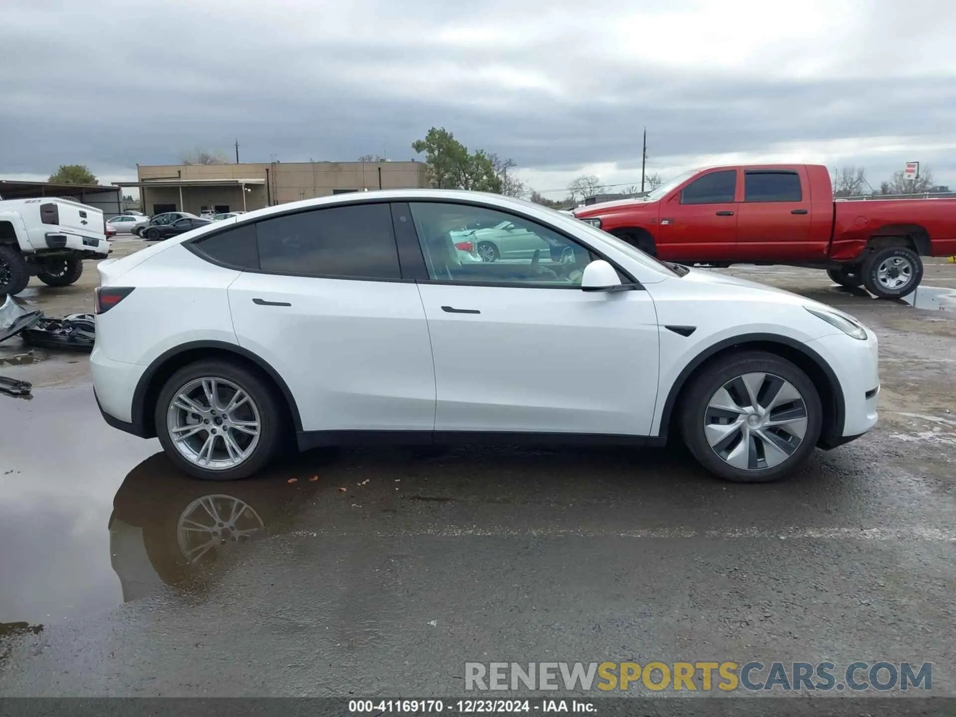 13 Photograph of a damaged car 5YJYGDEE5MF295016 TESLA MODEL Y 2021