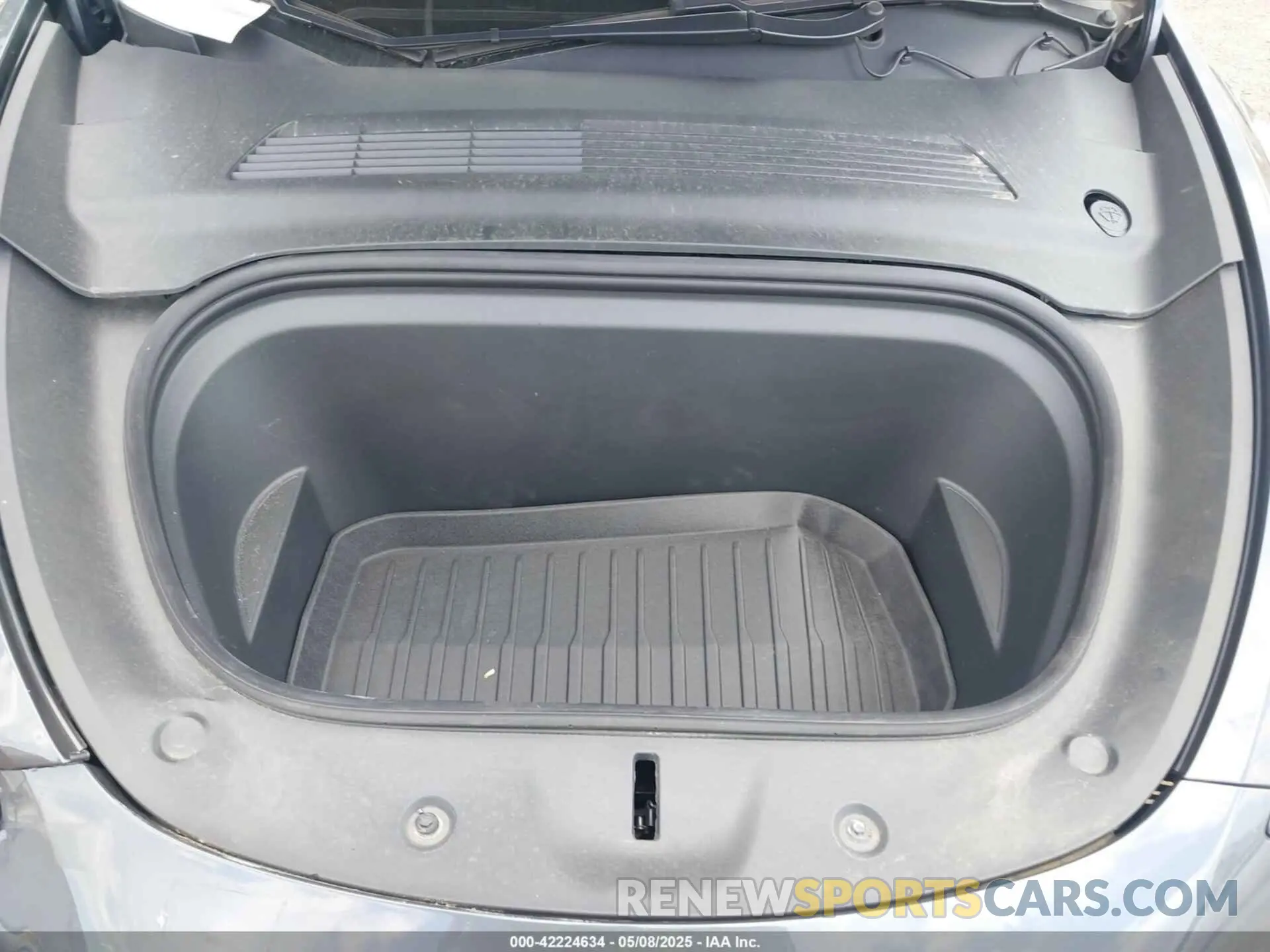 10 Photograph of a damaged car 5YJYGDEE6MF070068 TESLA MODEL Y 2021