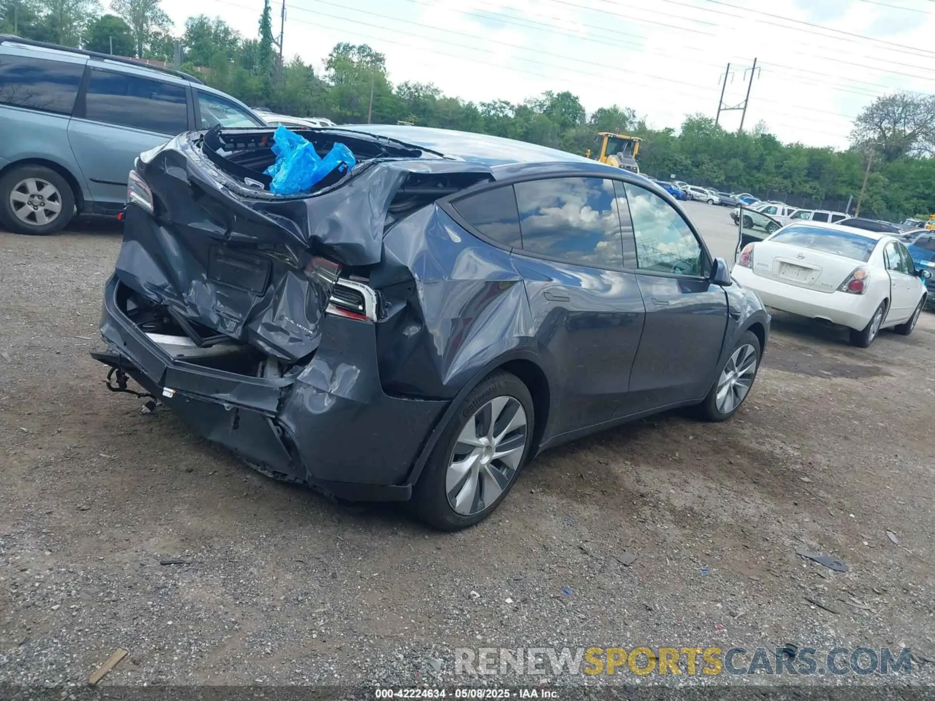 4 Photograph of a damaged car 5YJYGDEE6MF070068 TESLA MODEL Y 2021