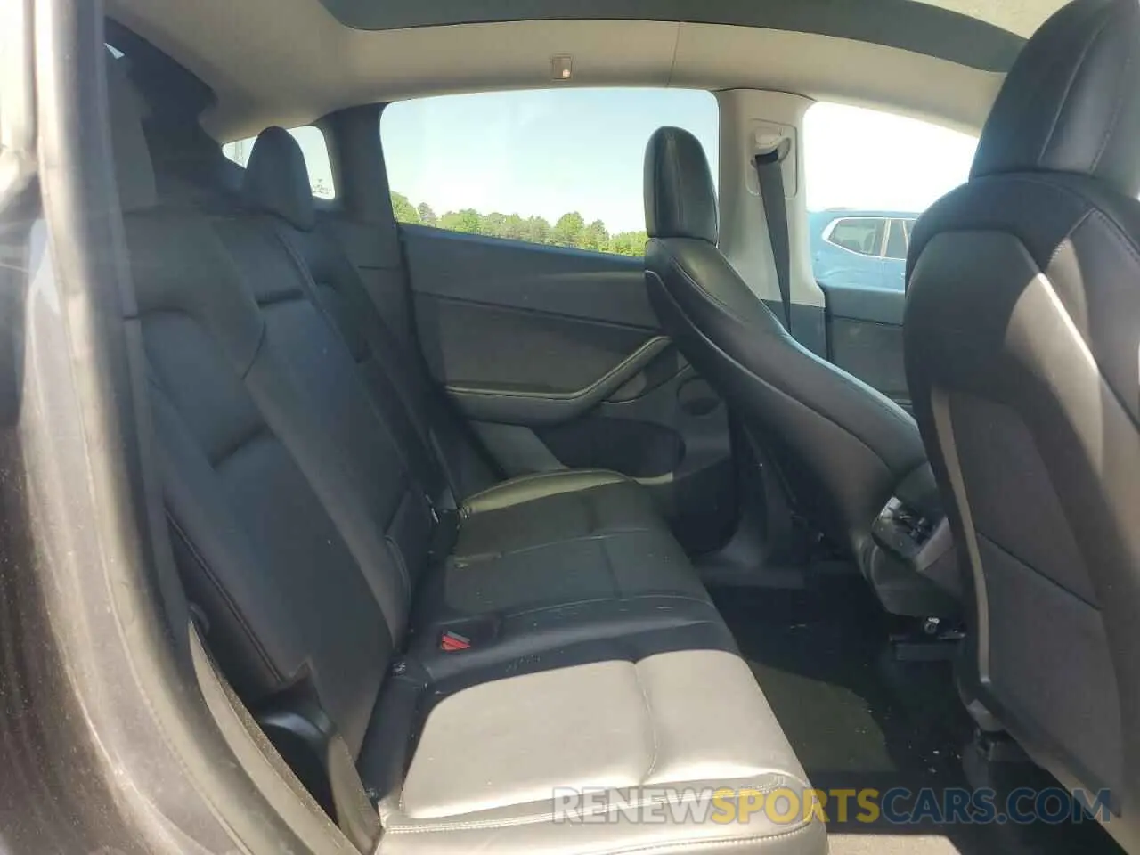10 Photograph of a damaged car 5YJYGDEE6MF074492 TESLA MODEL Y 2021