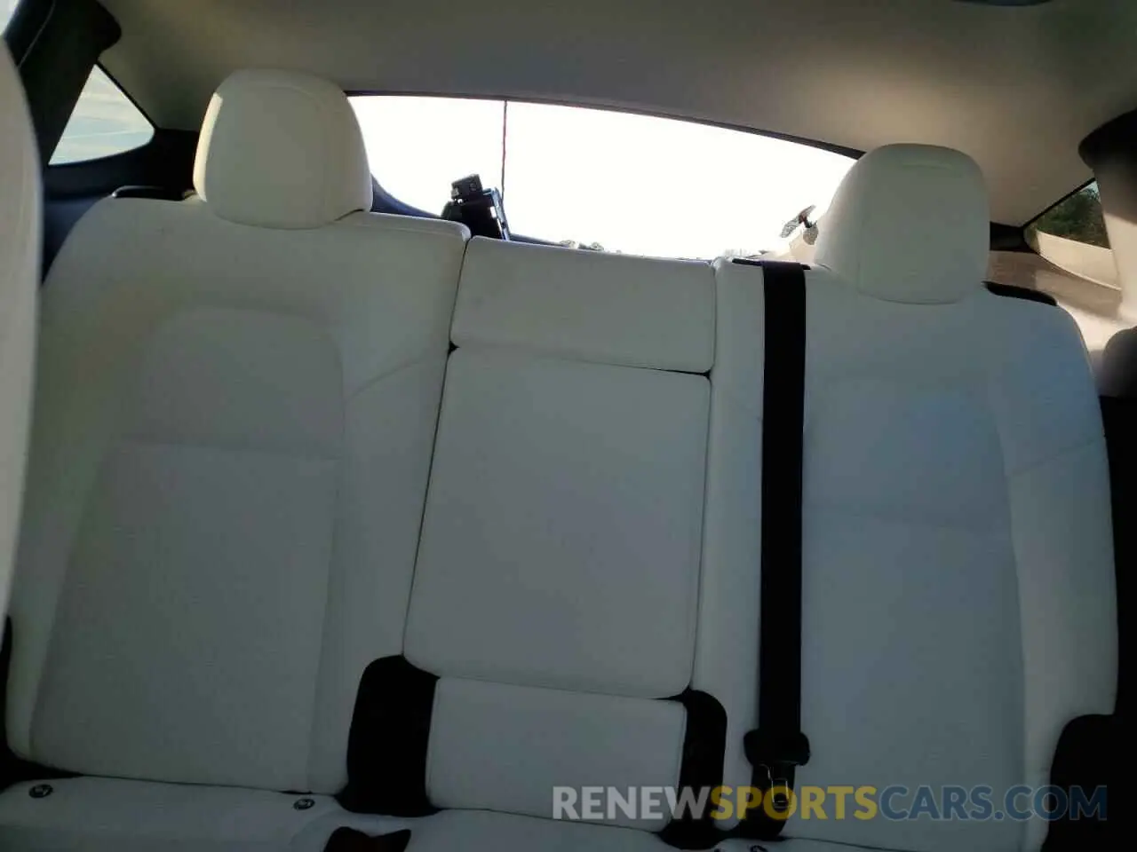 10 Photograph of a damaged car 5YJYGDEE6MF081281 TESLA MODEL Y 2021