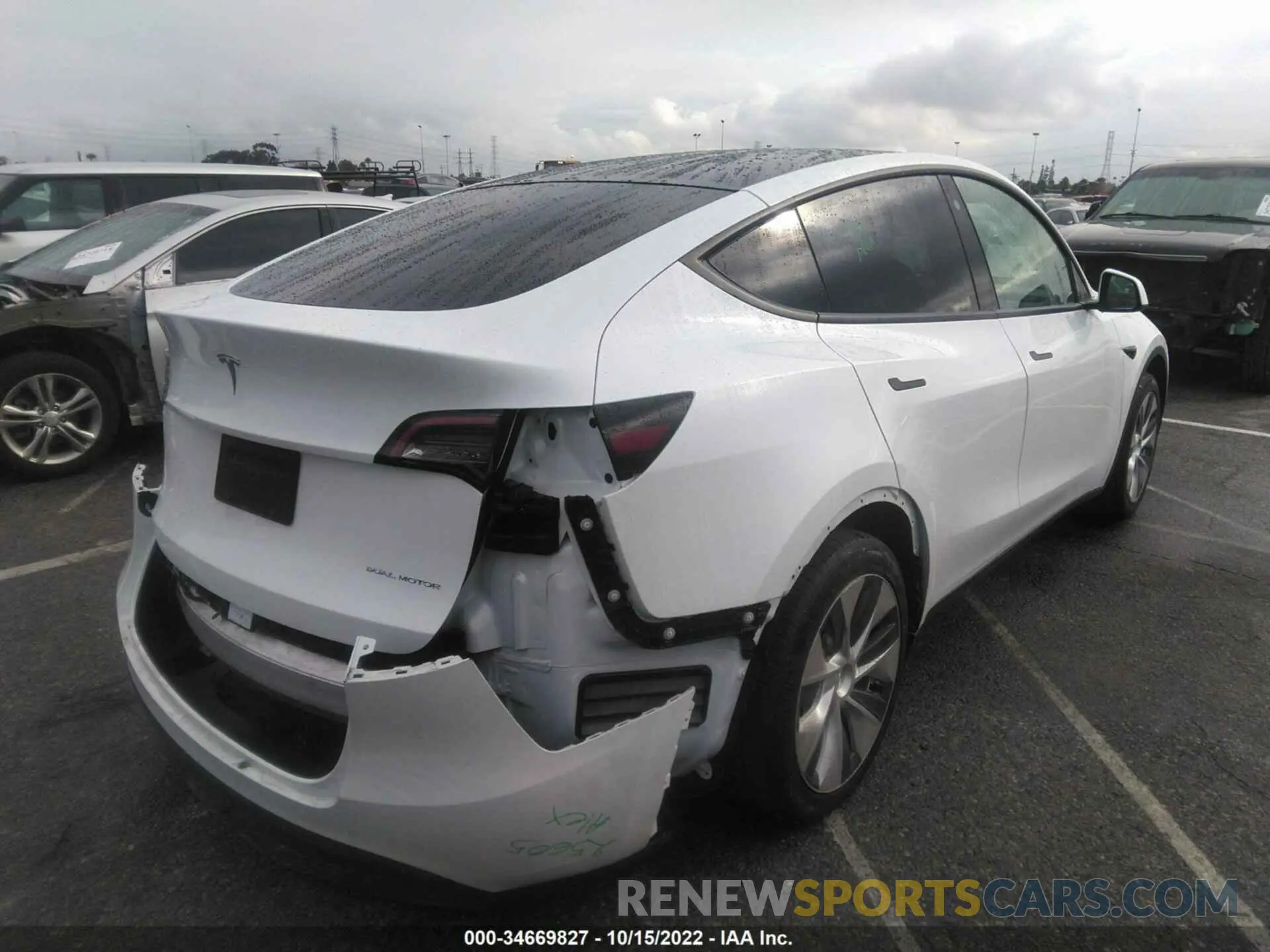 4 Photograph of a damaged car 5YJYGDEE6MF086383 TESLA MODEL Y 2021