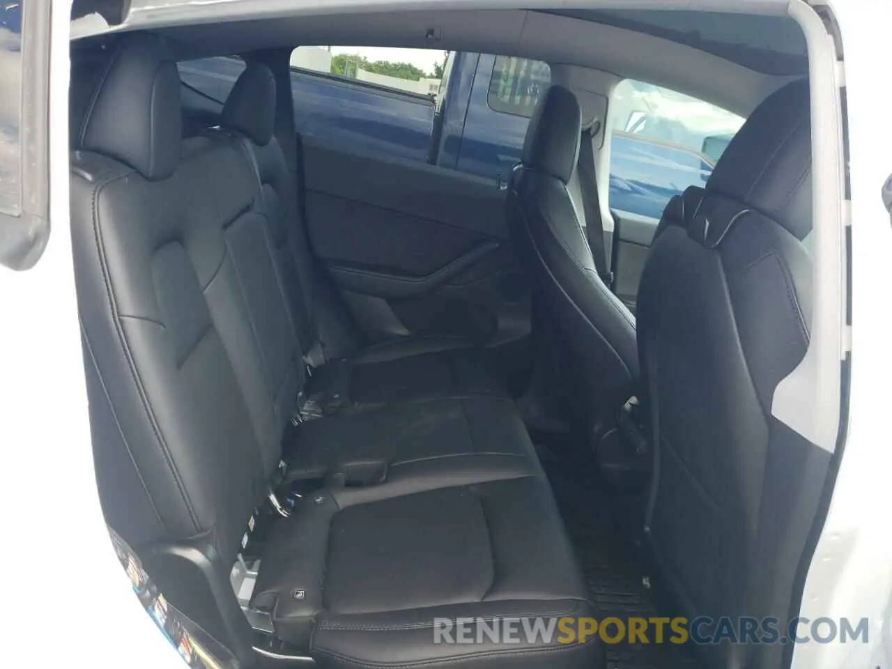11 Photograph of a damaged car 5YJYGDEE6MF087033 TESLA MODEL Y 2021