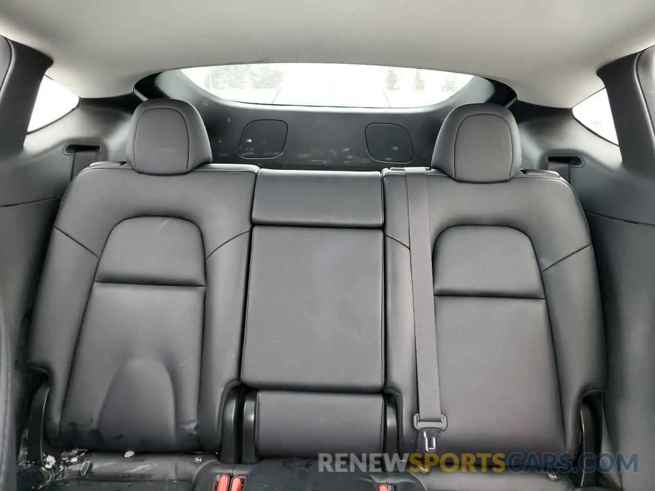 10 Photograph of a damaged car 5YJYGDEE6MF089008 TESLA MODEL Y 2021