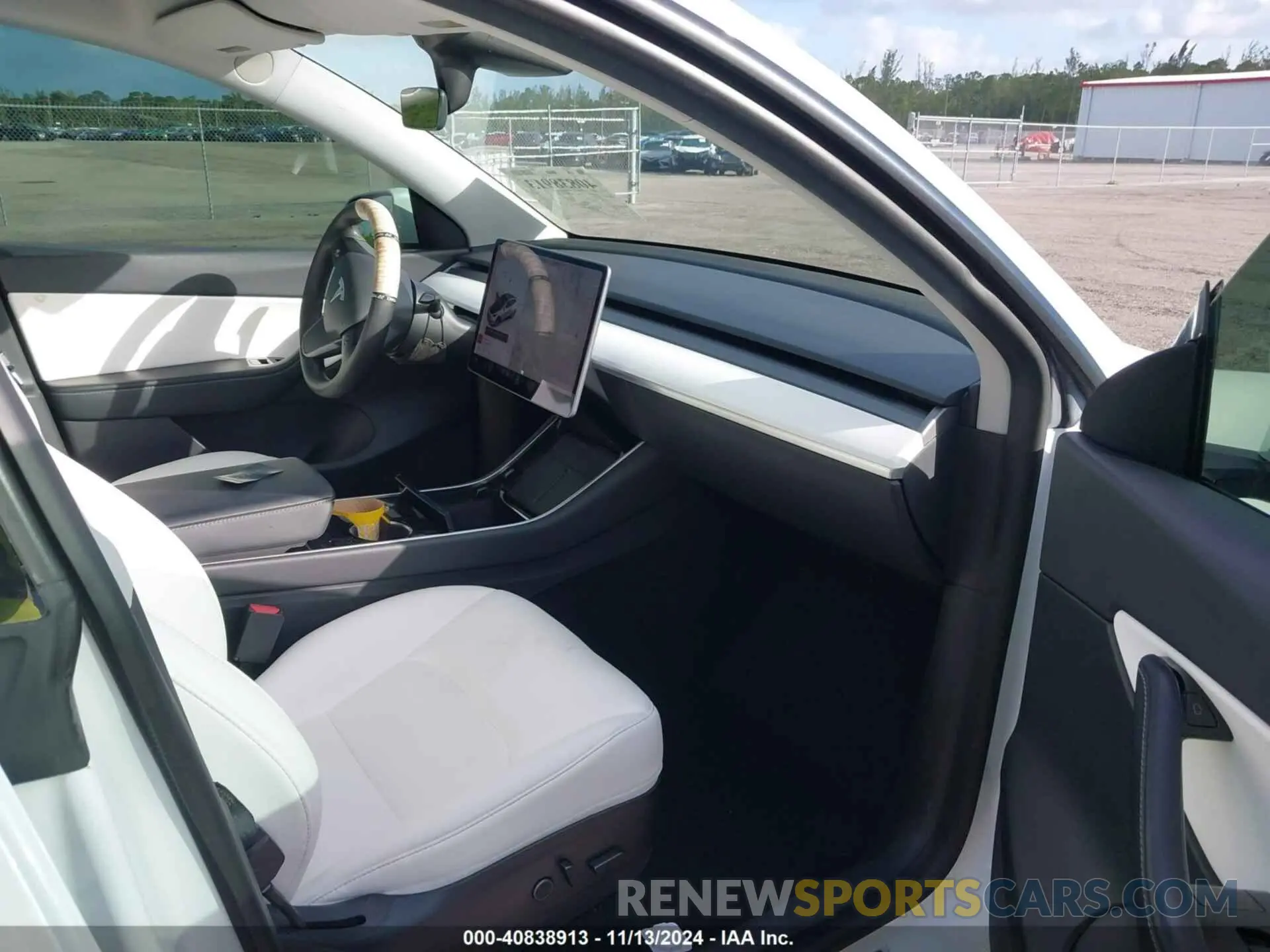 5 Photograph of a damaged car 5YJYGDEE6MF102873 TESLA MODEL Y 2021