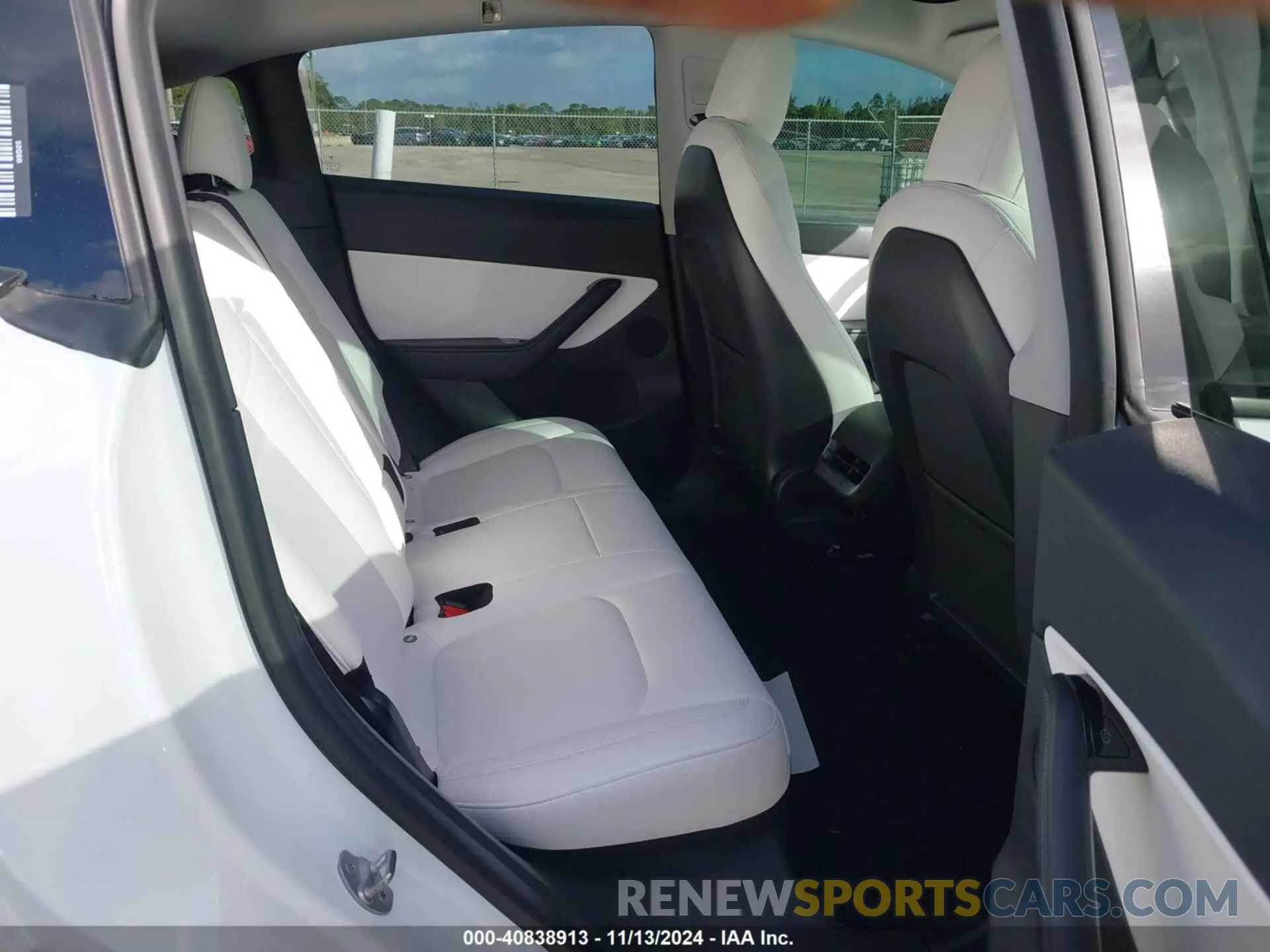 8 Photograph of a damaged car 5YJYGDEE6MF102873 TESLA MODEL Y 2021