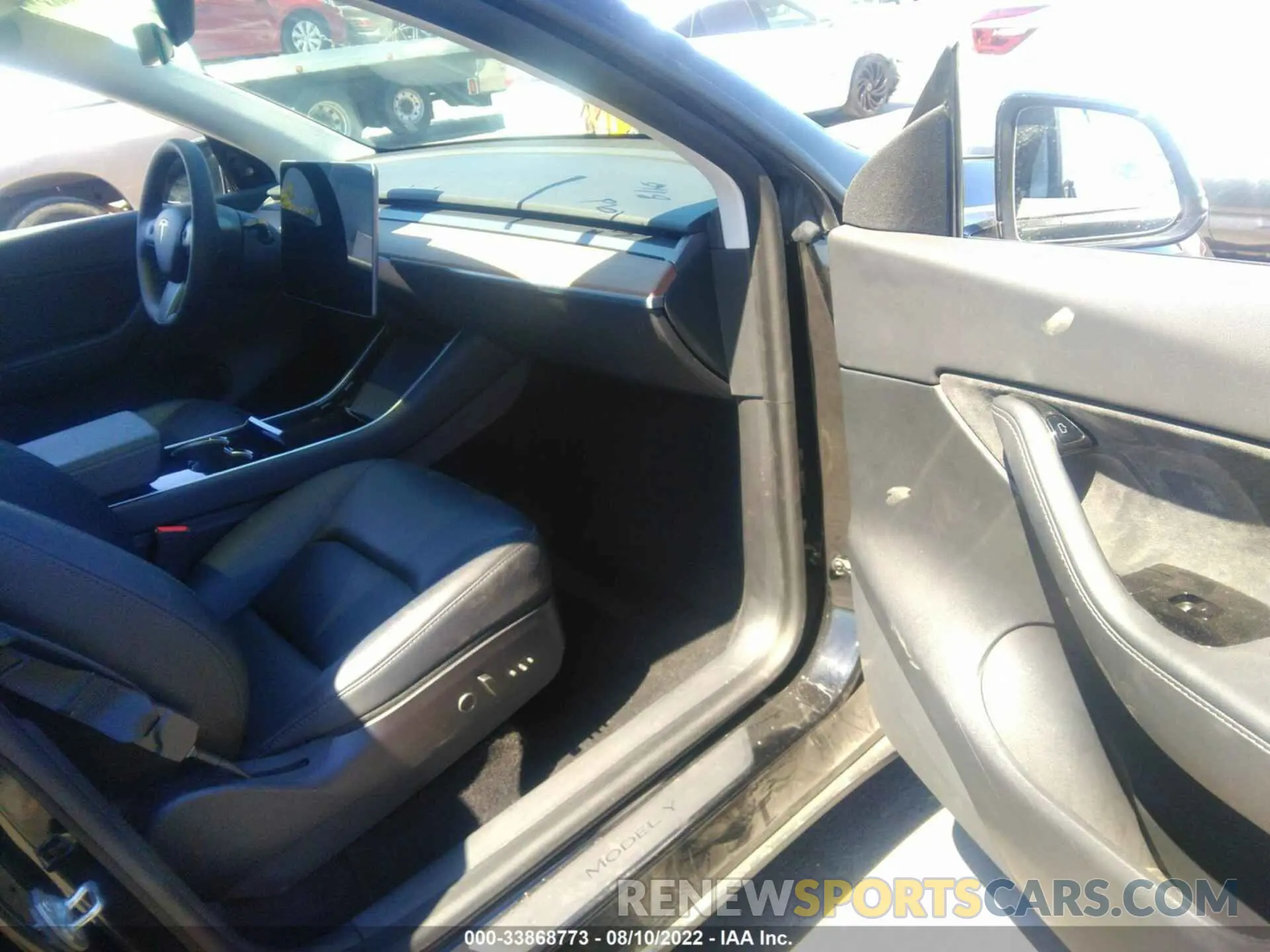 5 Photograph of a damaged car 5YJYGDEE6MF111993 TESLA MODEL Y 2021