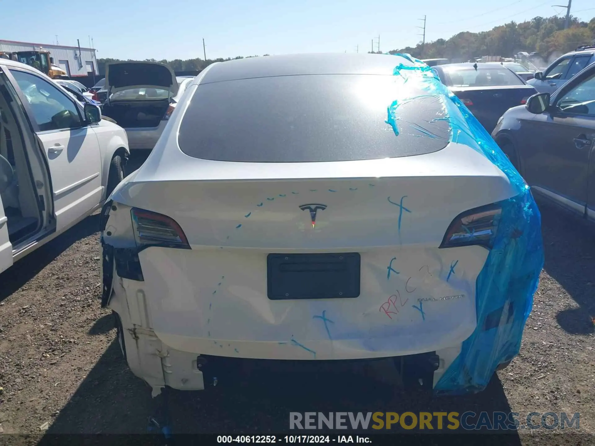 15 Photograph of a damaged car 5YJYGDEE6MF118121 TESLA MODEL Y 2021