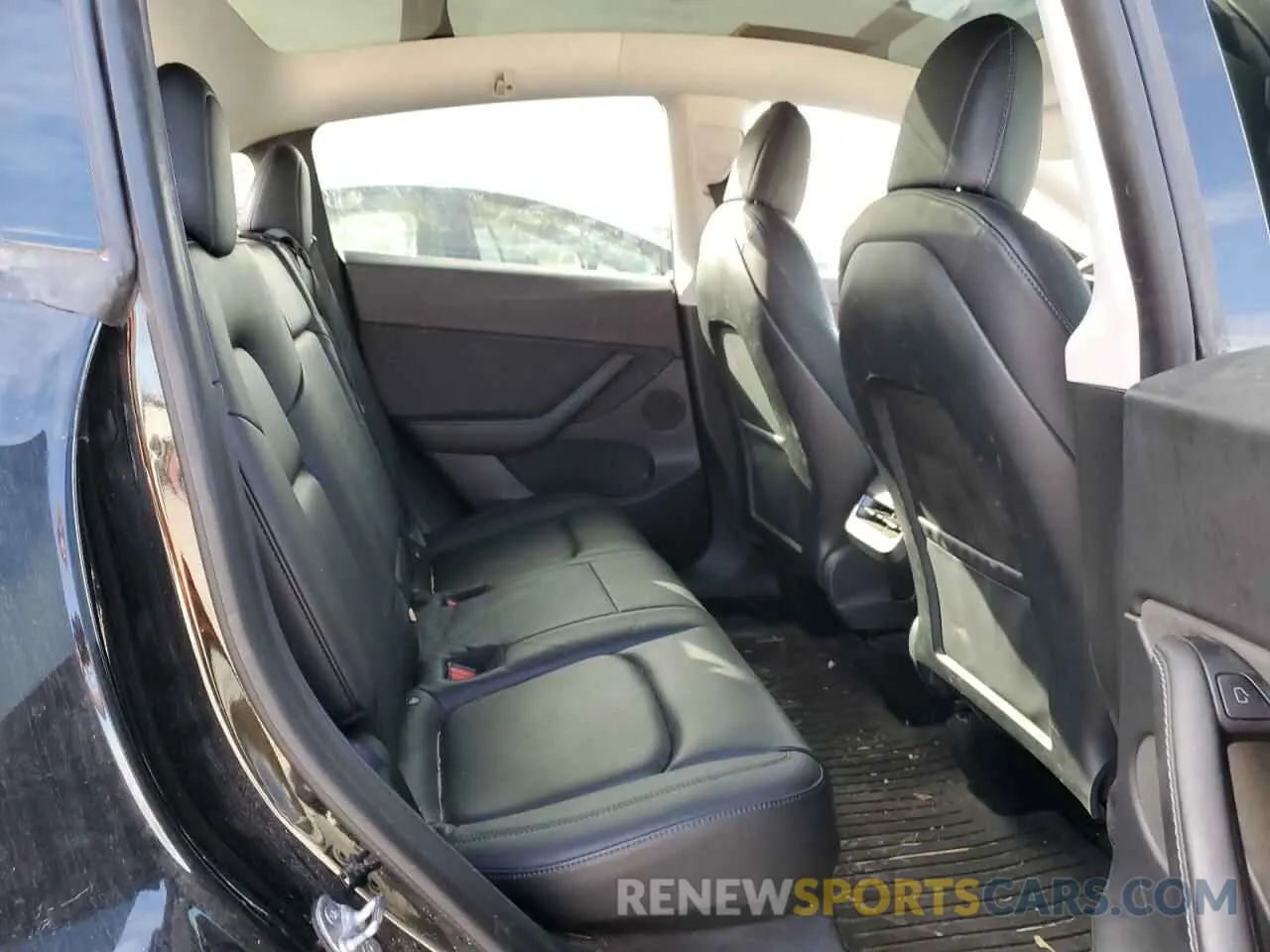 11 Photograph of a damaged car 5YJYGDEE6MF131113 TESLA MODEL Y 2021