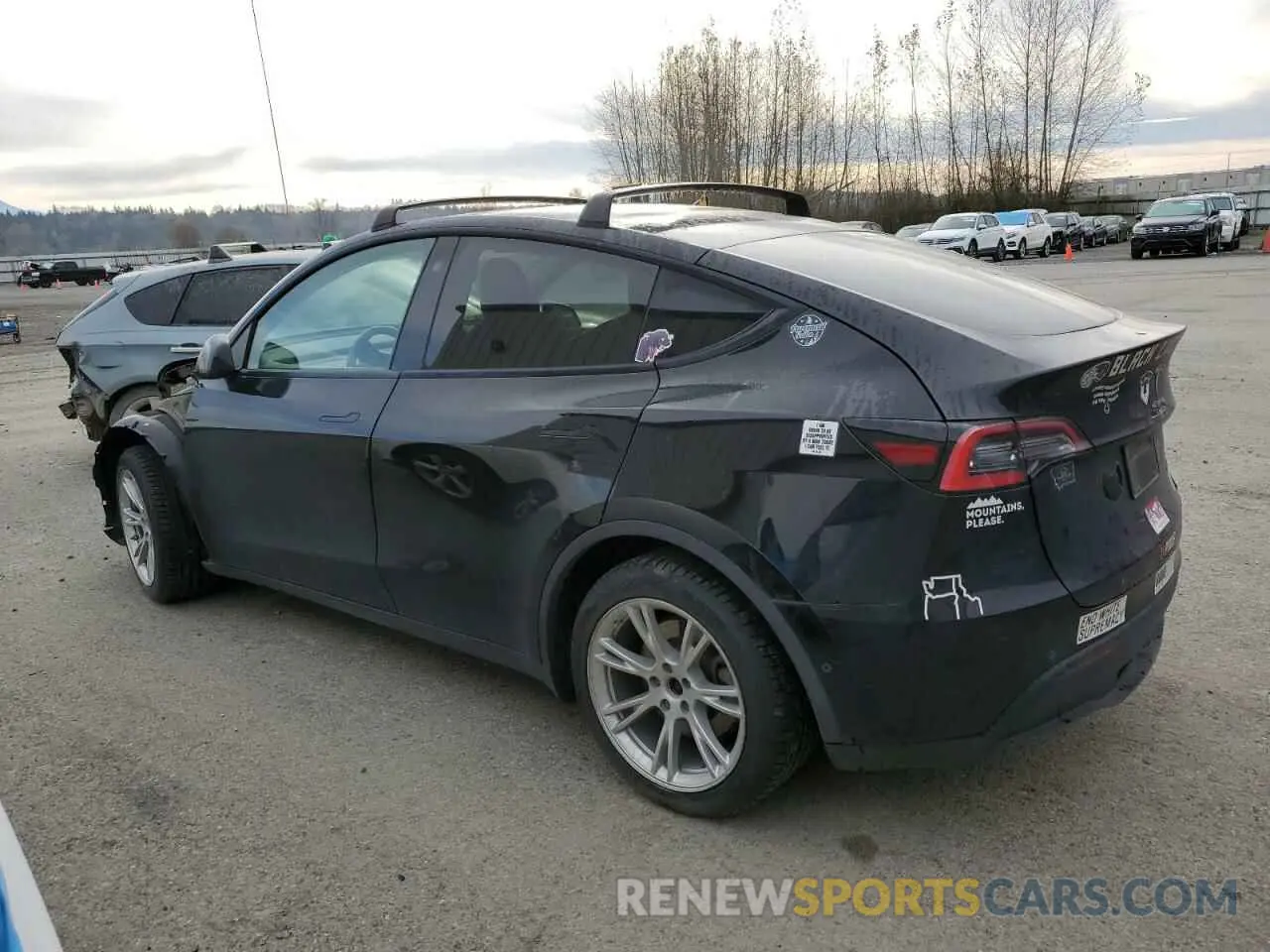 2 Photograph of a damaged car 5YJYGDEE6MF131113 TESLA MODEL Y 2021