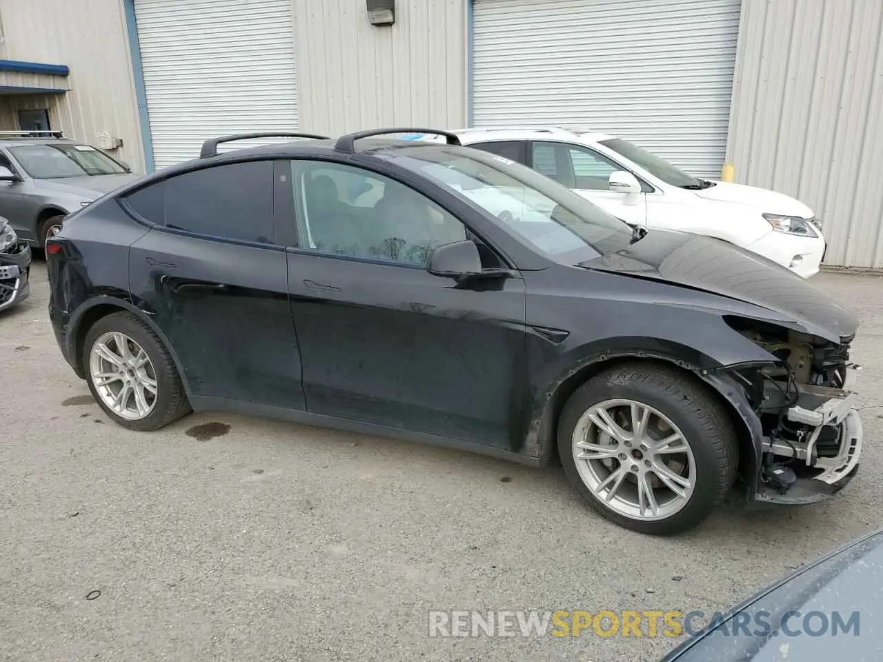 4 Photograph of a damaged car 5YJYGDEE6MF131113 TESLA MODEL Y 2021