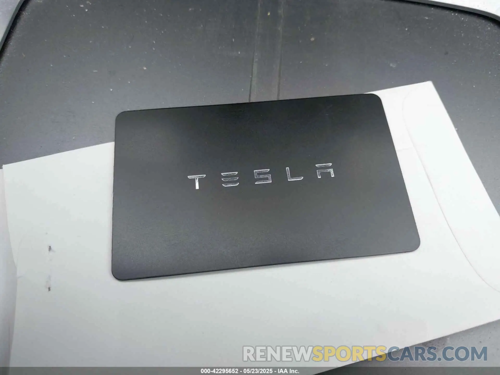 11 Photograph of a damaged car 5YJYGDEE6MF146341 TESLA MODEL Y 2021