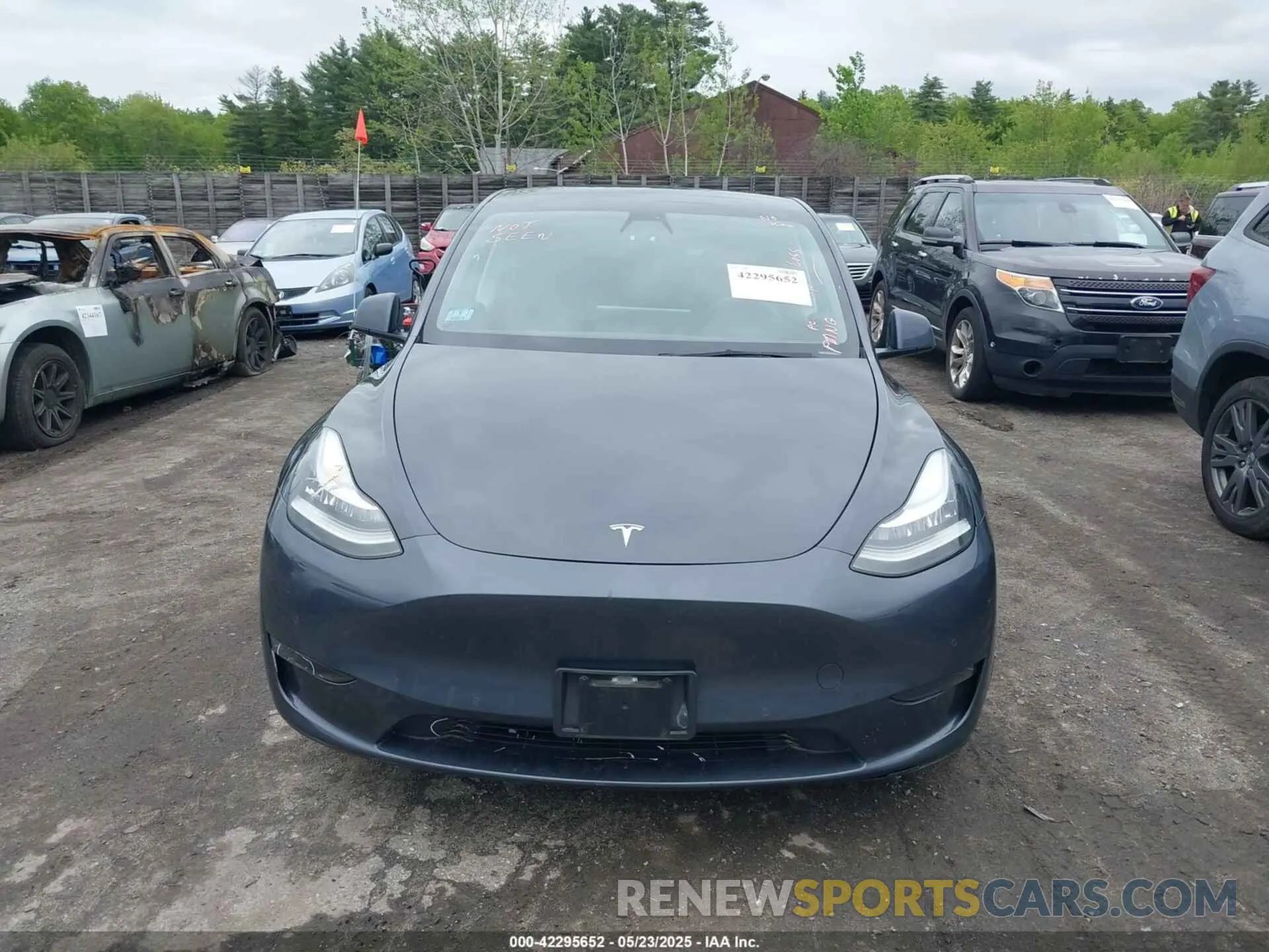 12 Photograph of a damaged car 5YJYGDEE6MF146341 TESLA MODEL Y 2021