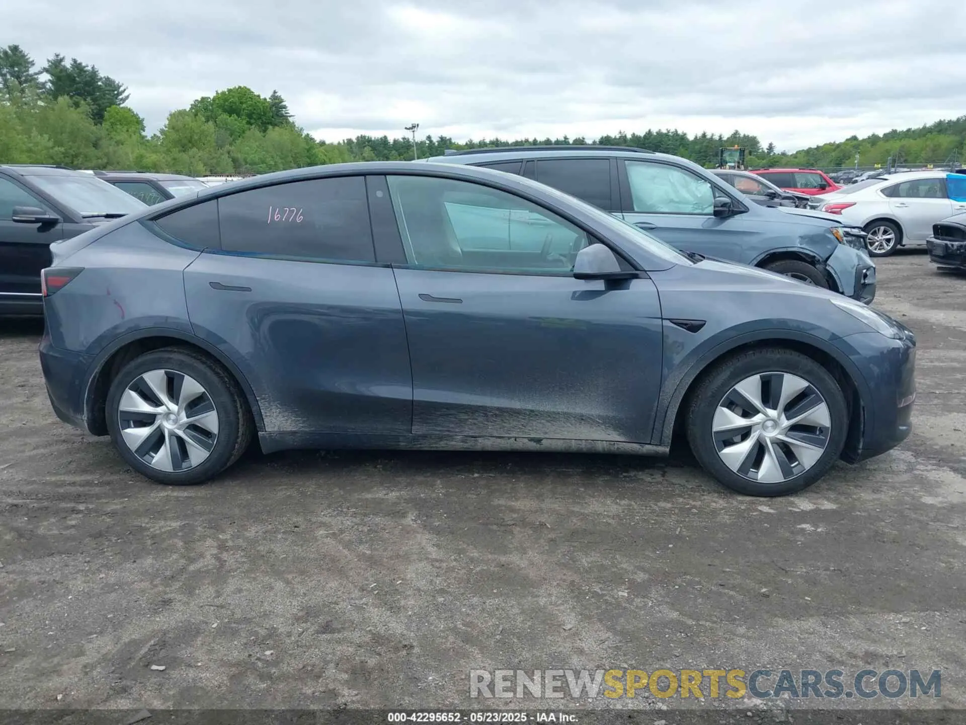 13 Photograph of a damaged car 5YJYGDEE6MF146341 TESLA MODEL Y 2021