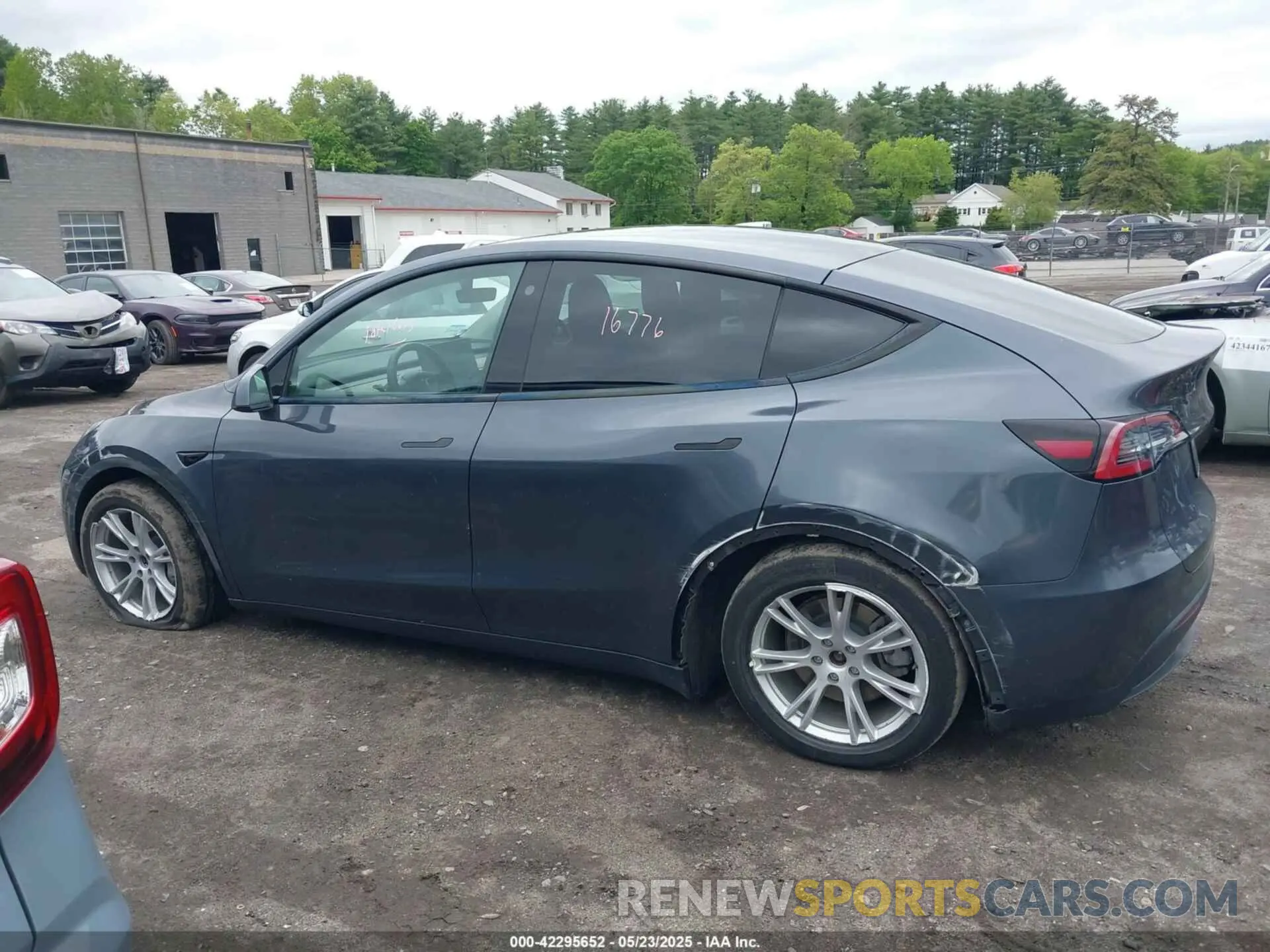 14 Photograph of a damaged car 5YJYGDEE6MF146341 TESLA MODEL Y 2021