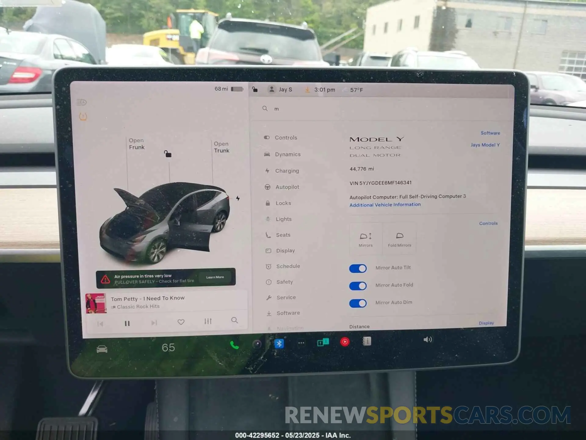 18 Photograph of a damaged car 5YJYGDEE6MF146341 TESLA MODEL Y 2021