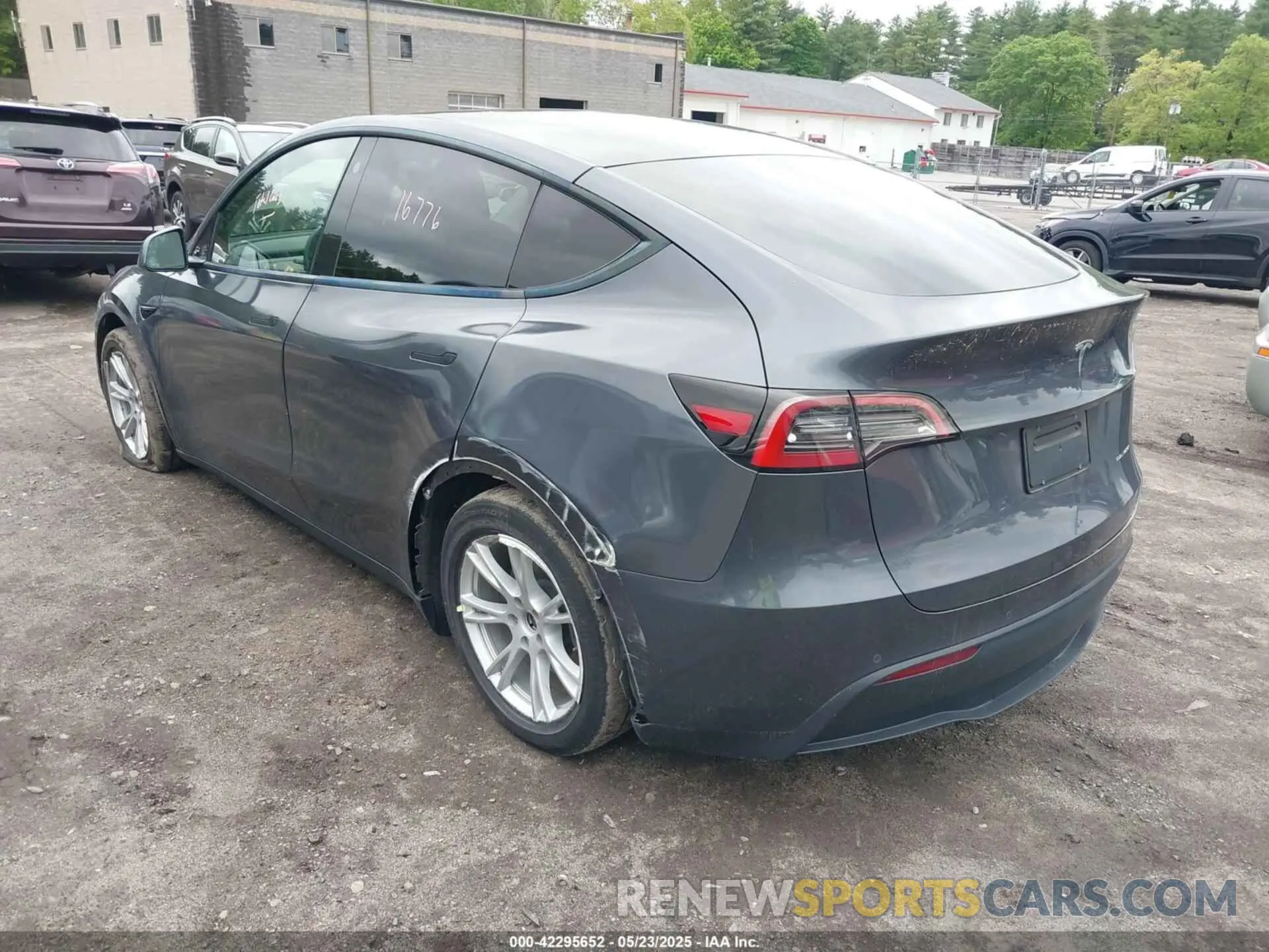 3 Photograph of a damaged car 5YJYGDEE6MF146341 TESLA MODEL Y 2021