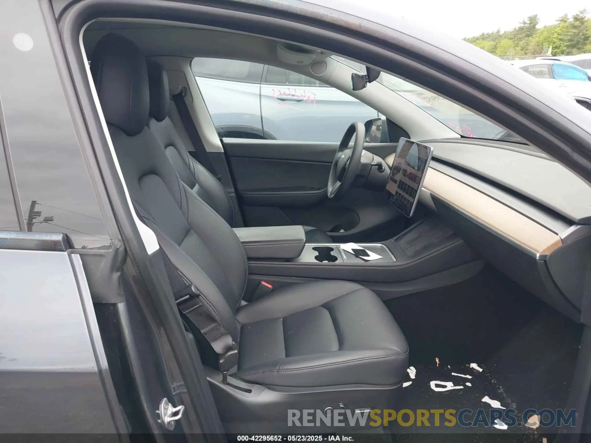5 Photograph of a damaged car 5YJYGDEE6MF146341 TESLA MODEL Y 2021