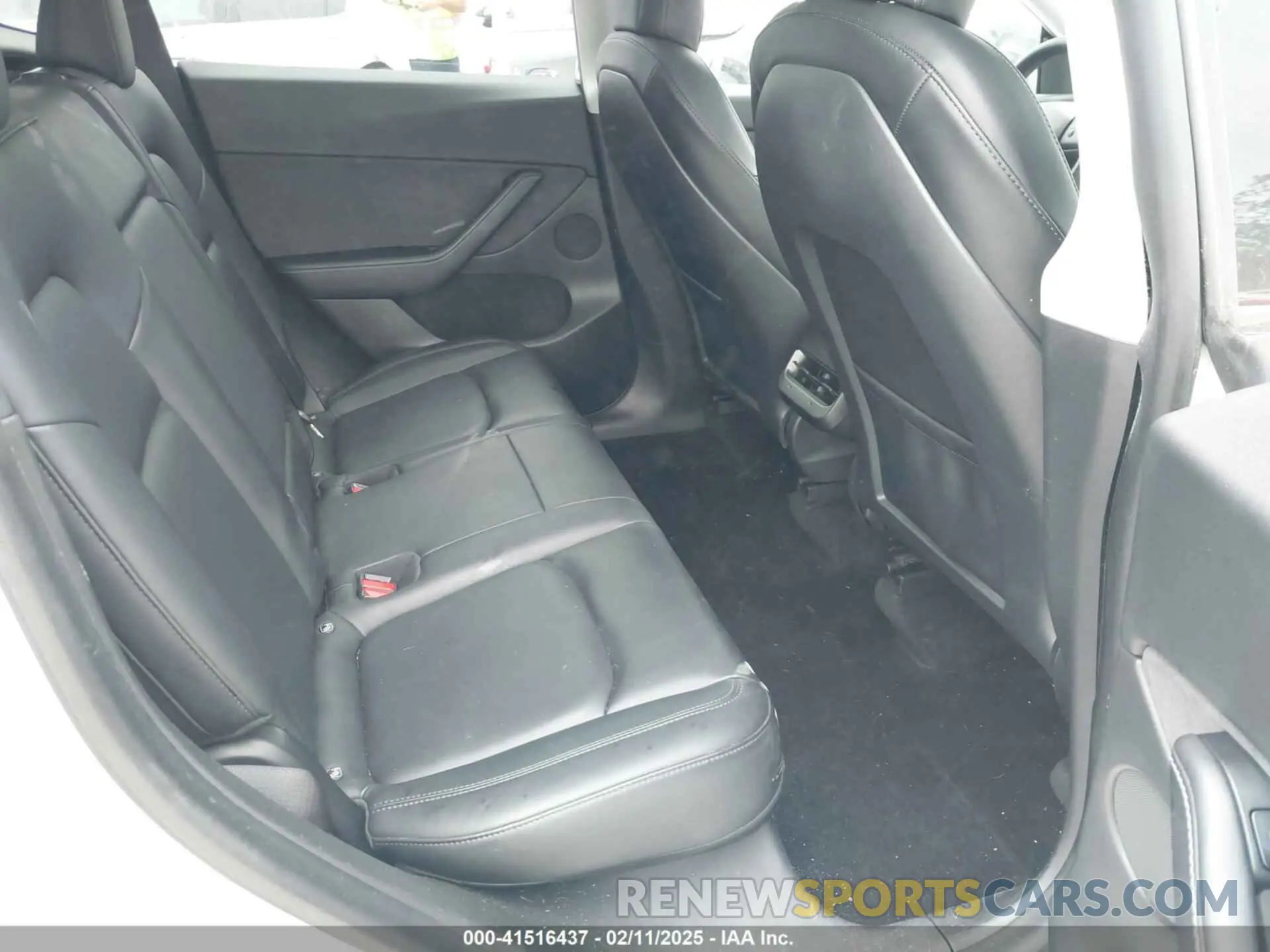 8 Photograph of a damaged car 5YJYGDEE6MF160837 TESLA MODEL Y 2021