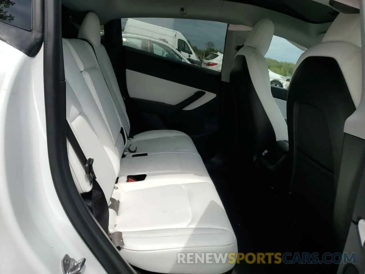 11 Photograph of a damaged car 5YJYGDEE6MF198150 TESLA MODEL Y 2021