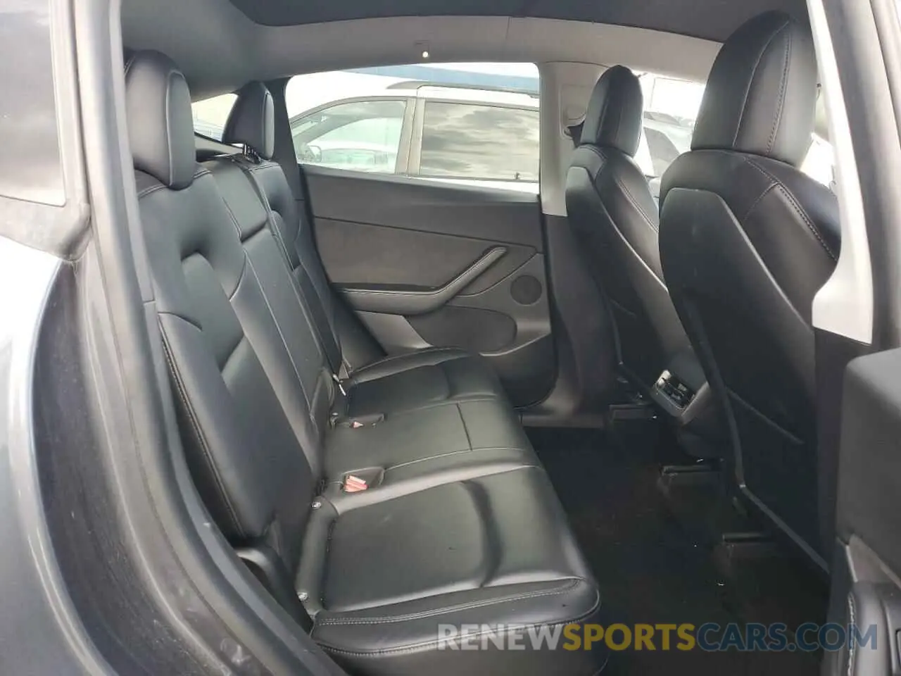 10 Photograph of a damaged car 5YJYGDEE6MF200883 TESLA MODEL Y 2021